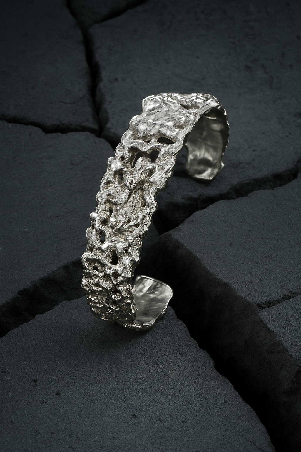 Bracelet en argent granité ajouré