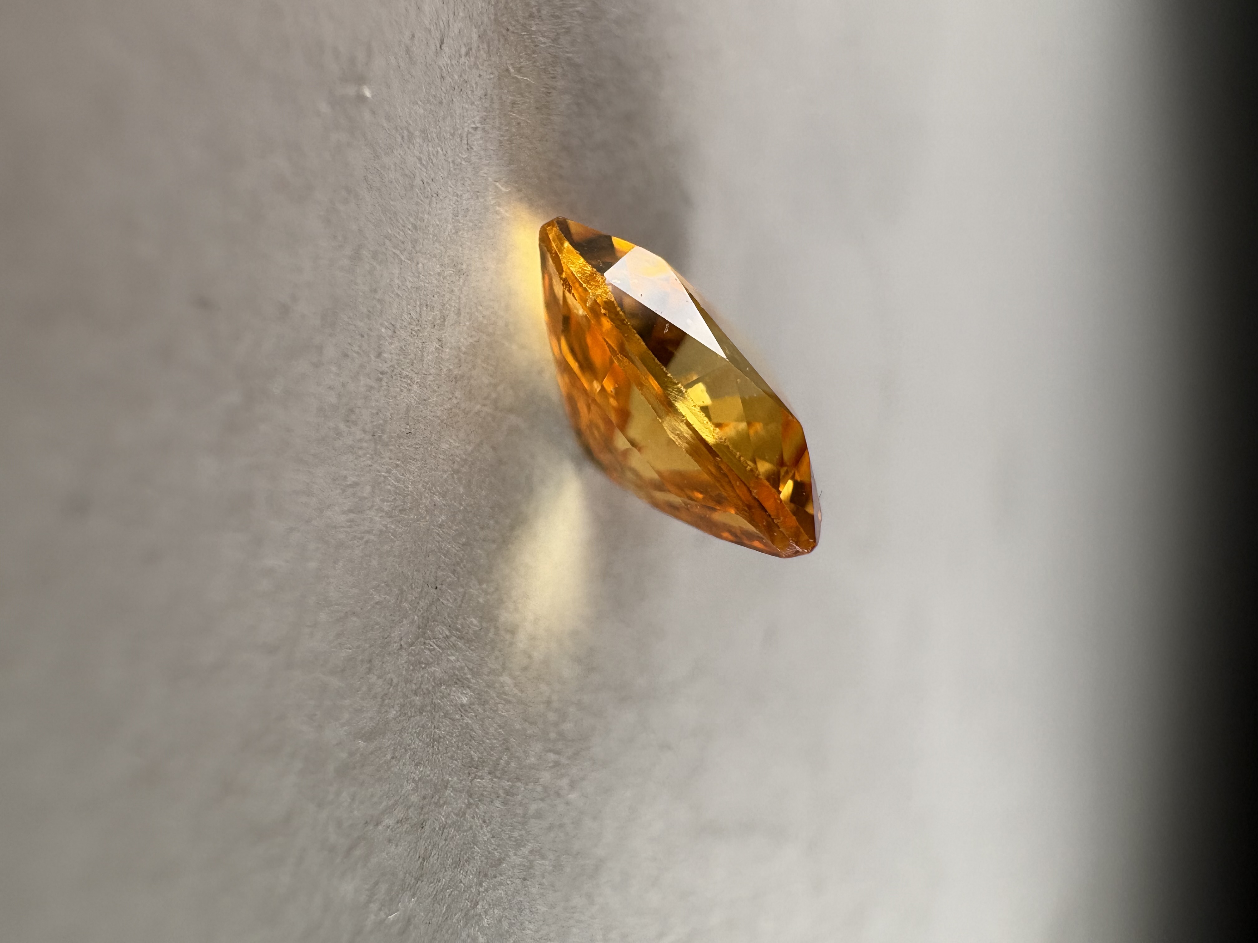Saphir Orange 1,43 carats