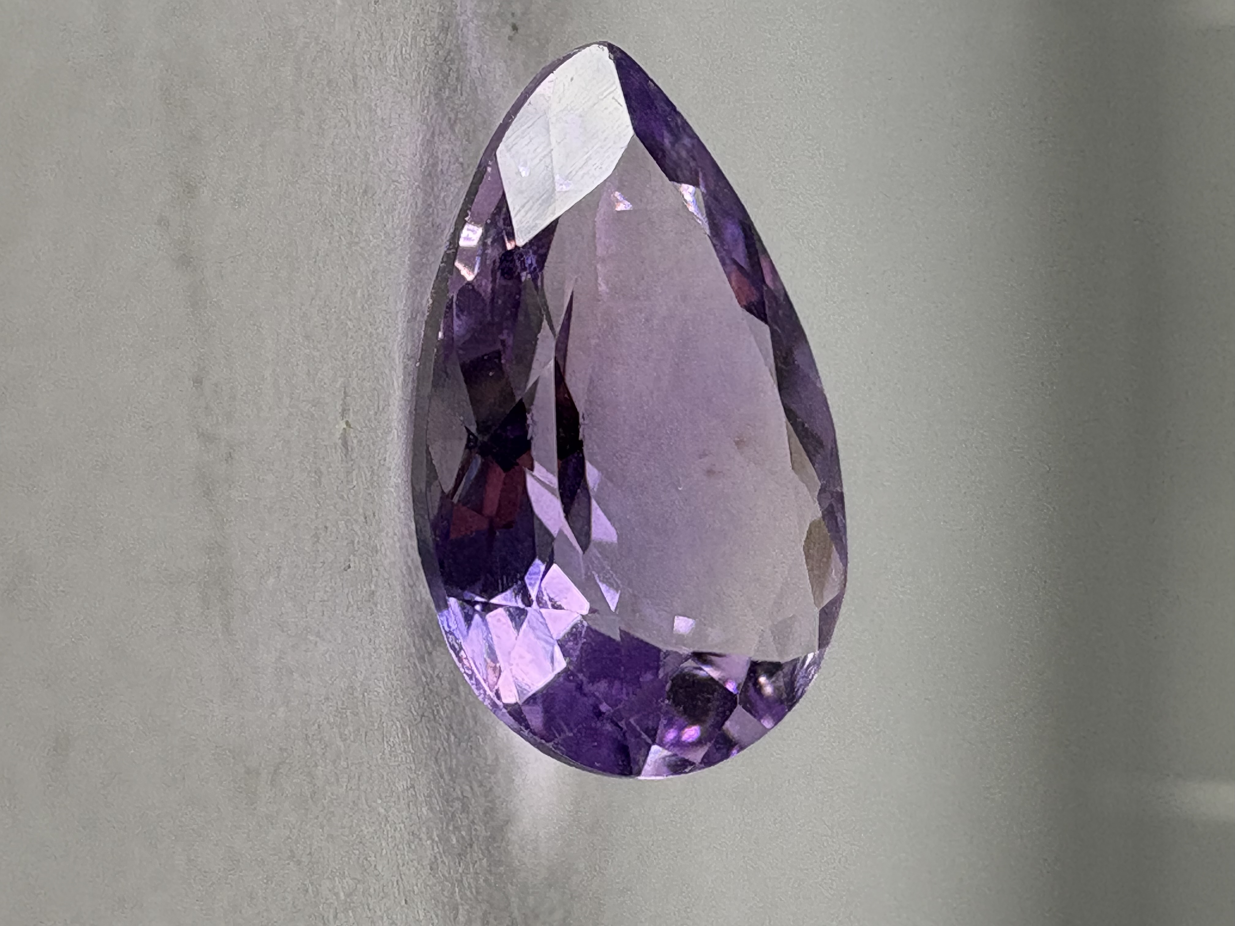 Améthyste taille poire 4,72 Carats 