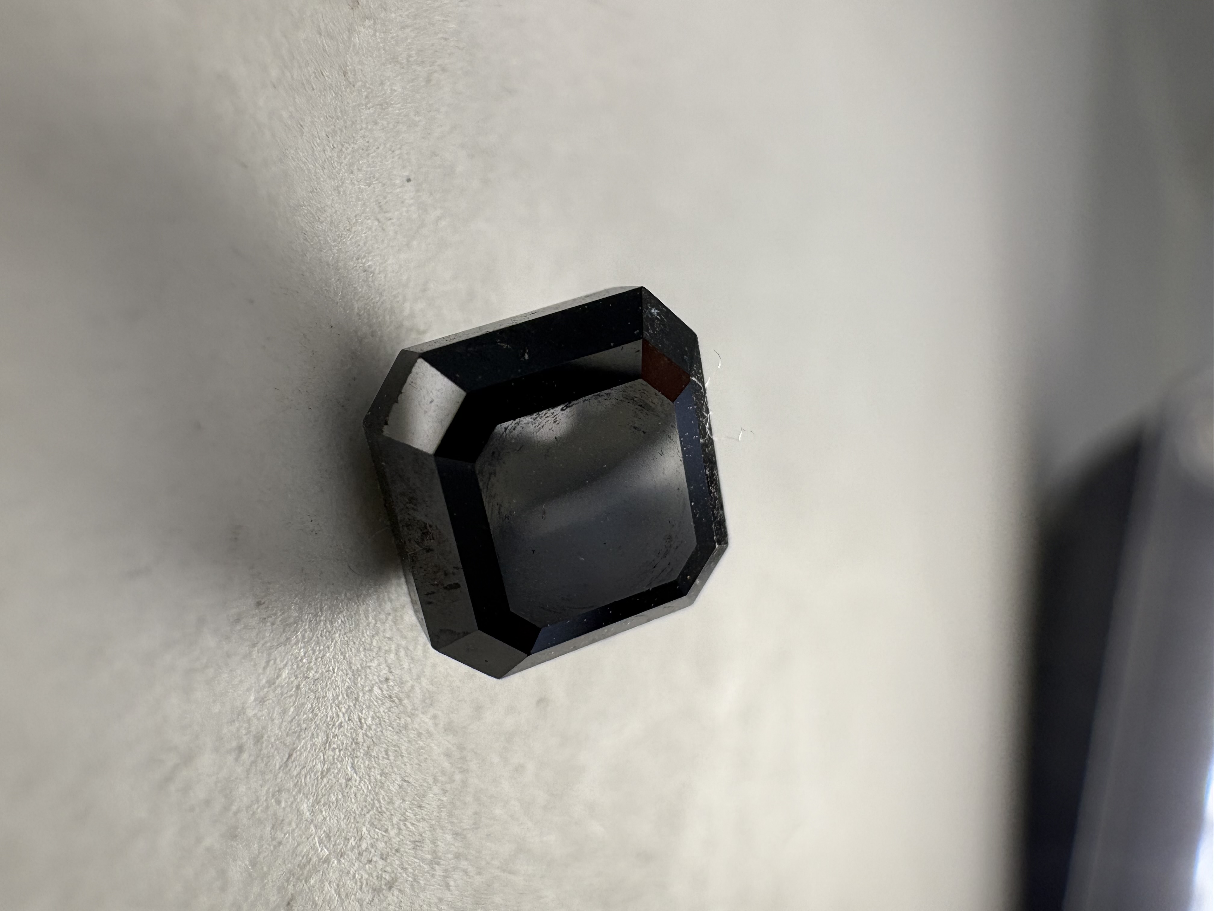 Diamant noir 2,25 carats 
