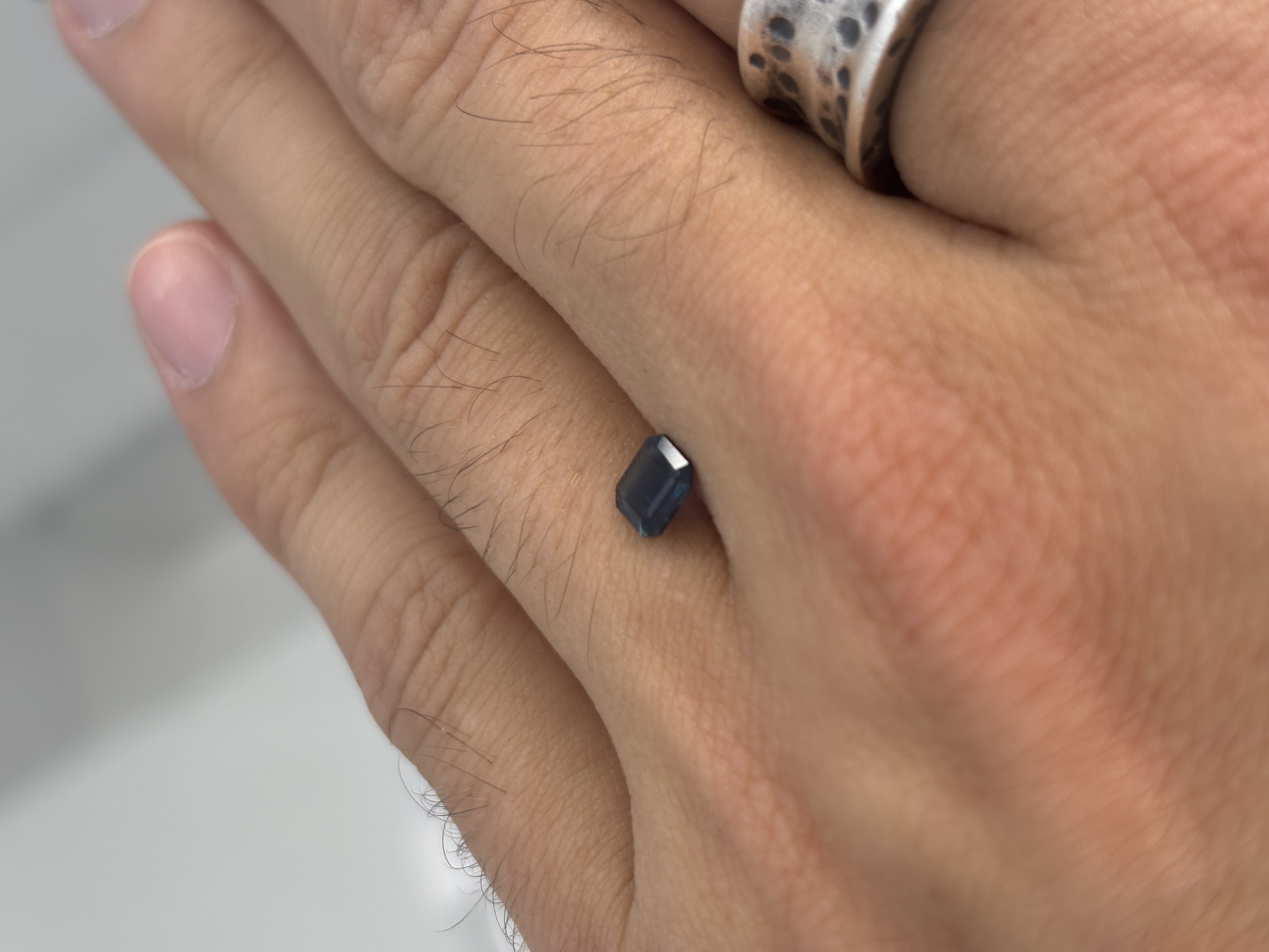 Saphir bleu taille émeraude 0,56 Carats