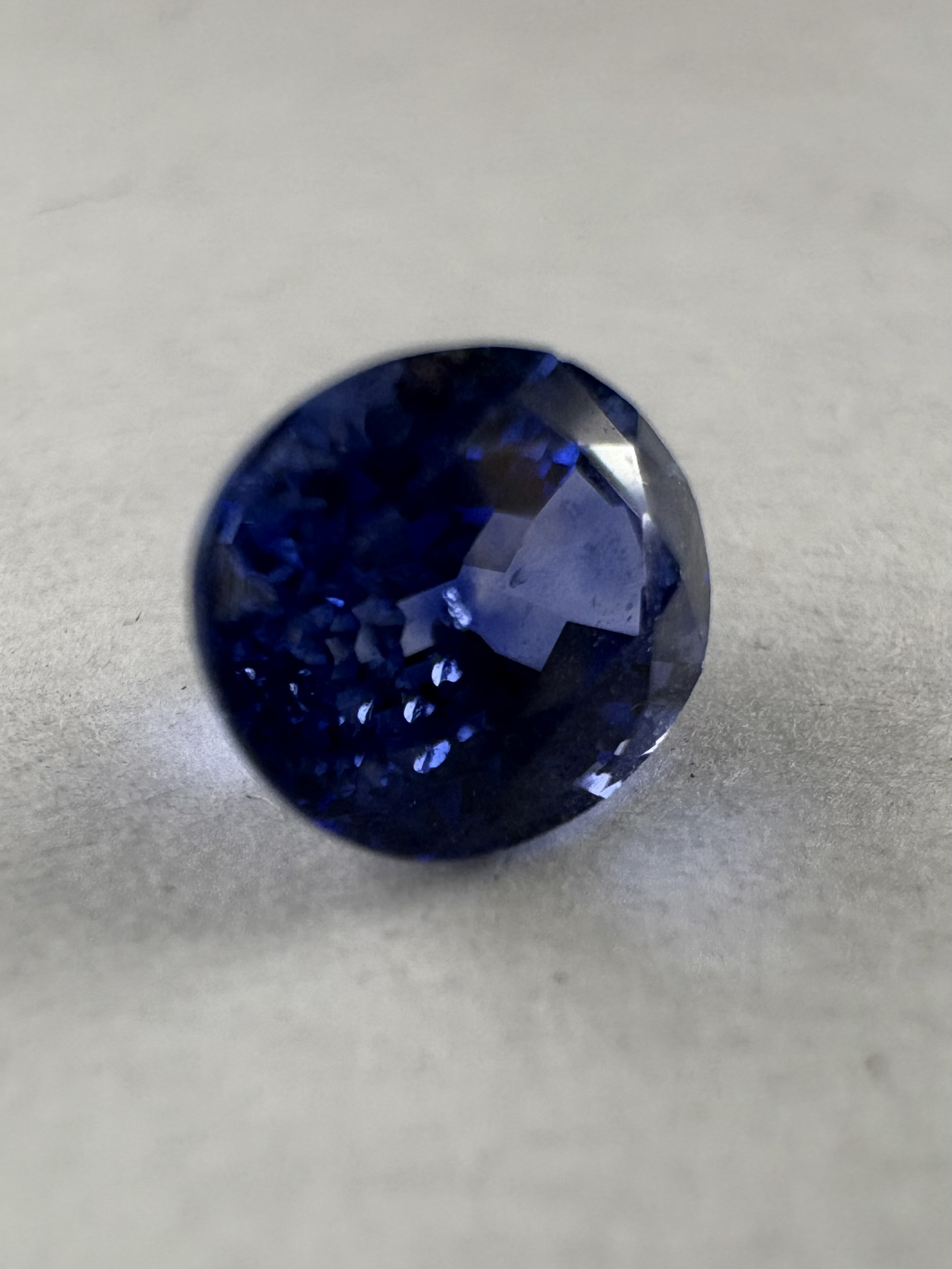 Saphir bleu naturel taille coussin 0,83 Carats 