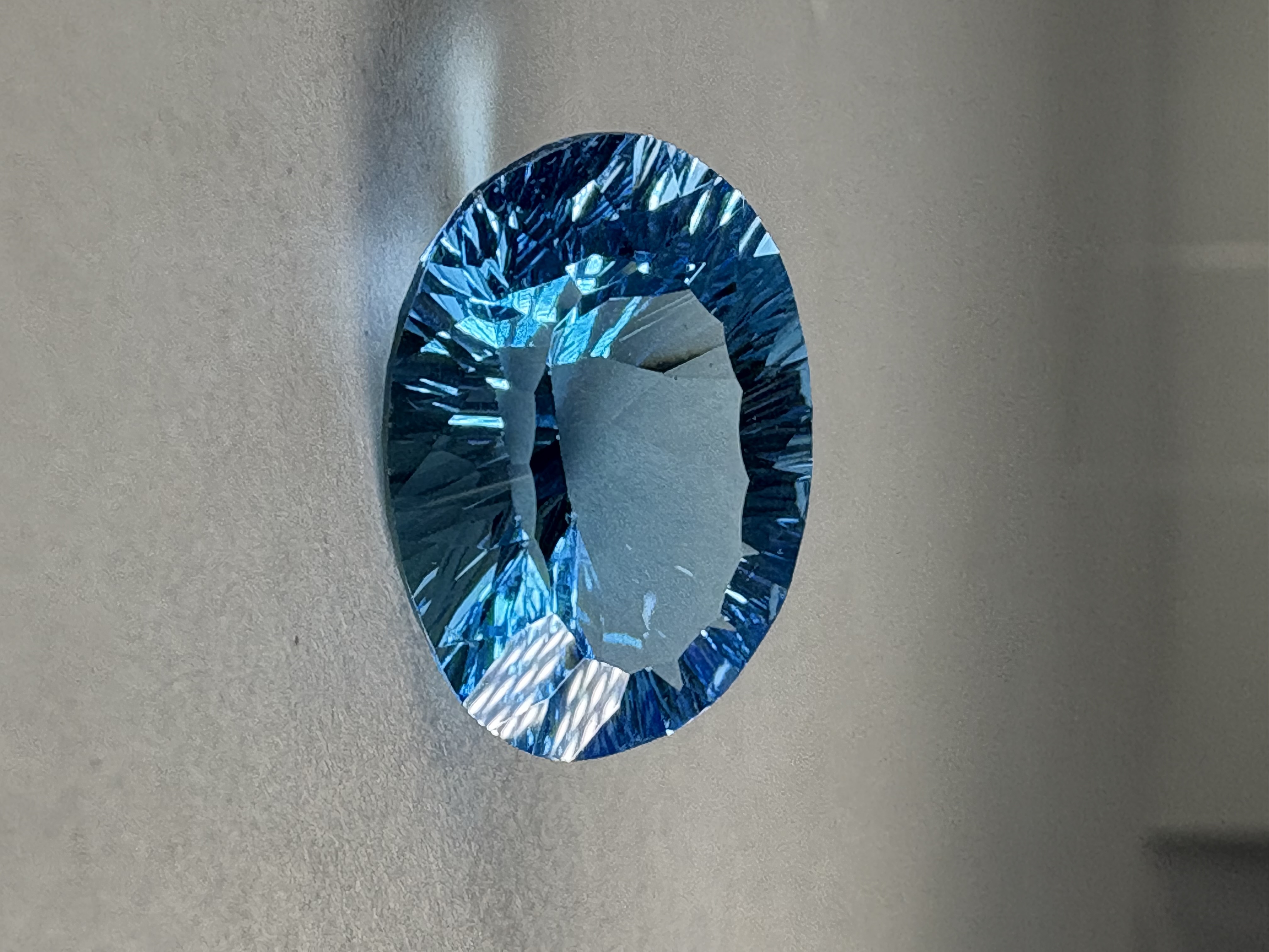 Topaze bleue 13,91 carats