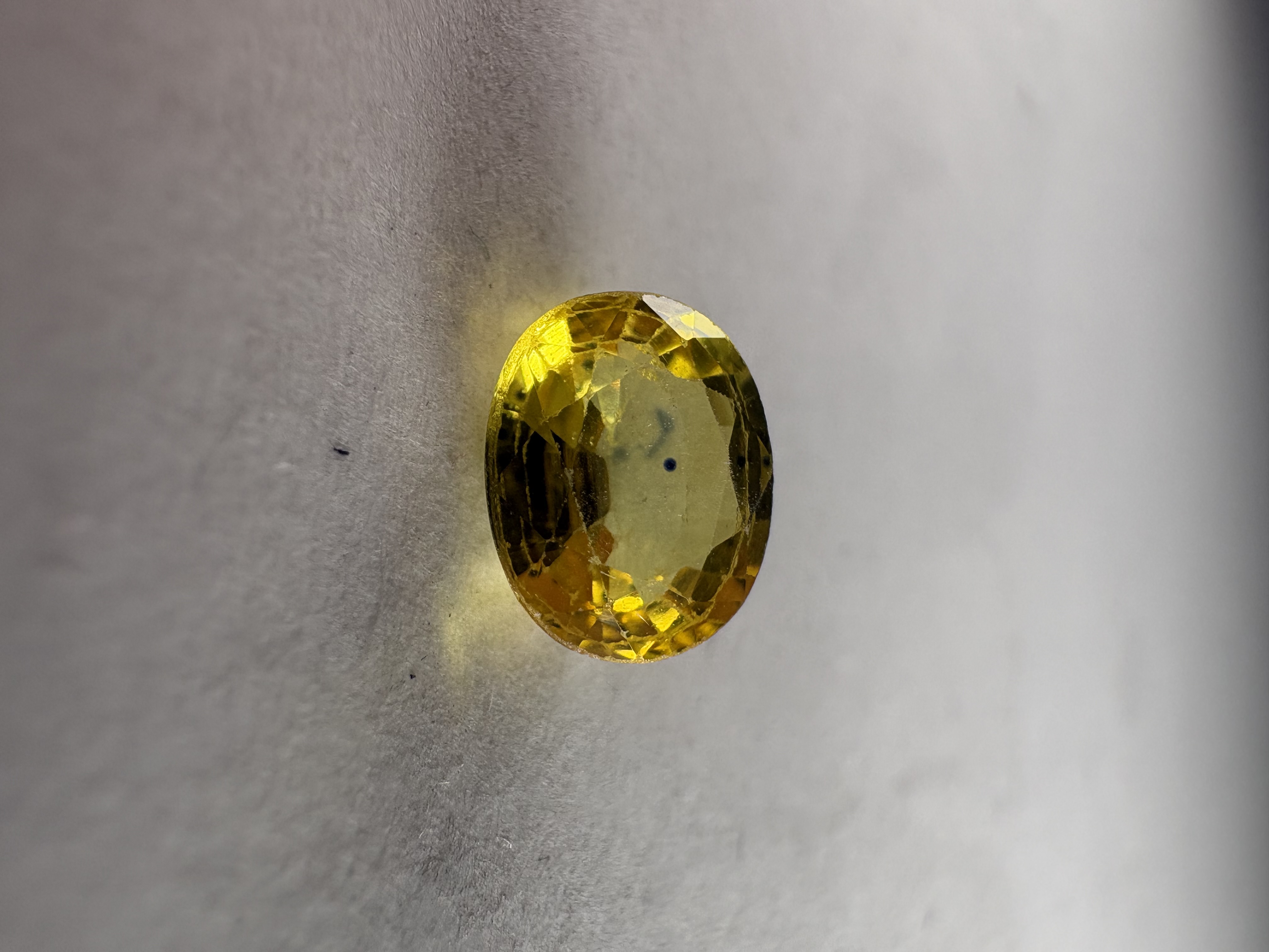 Saphir Jaune 1,20 carats