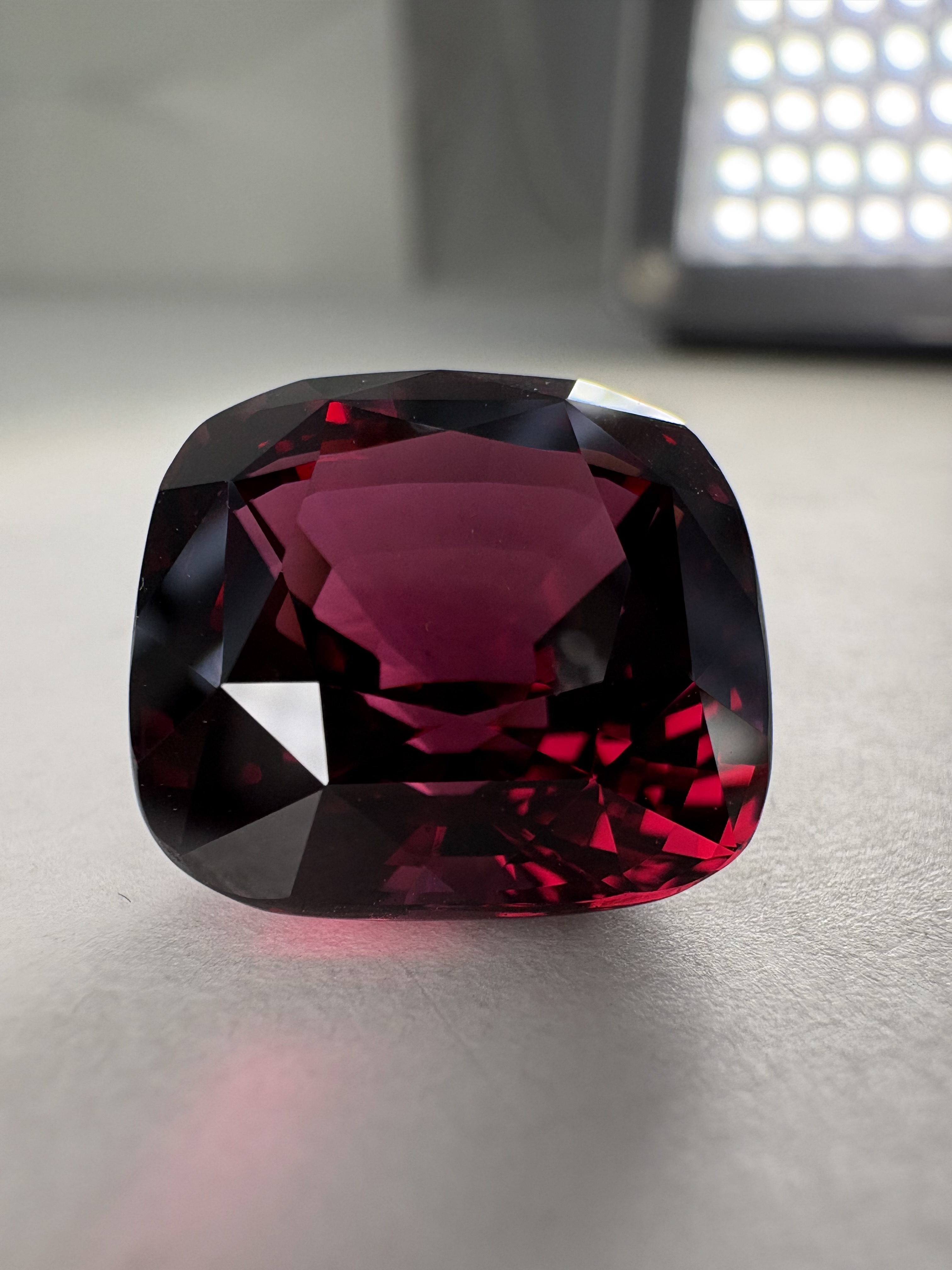 Grenat rouge coussin 19,92 carats