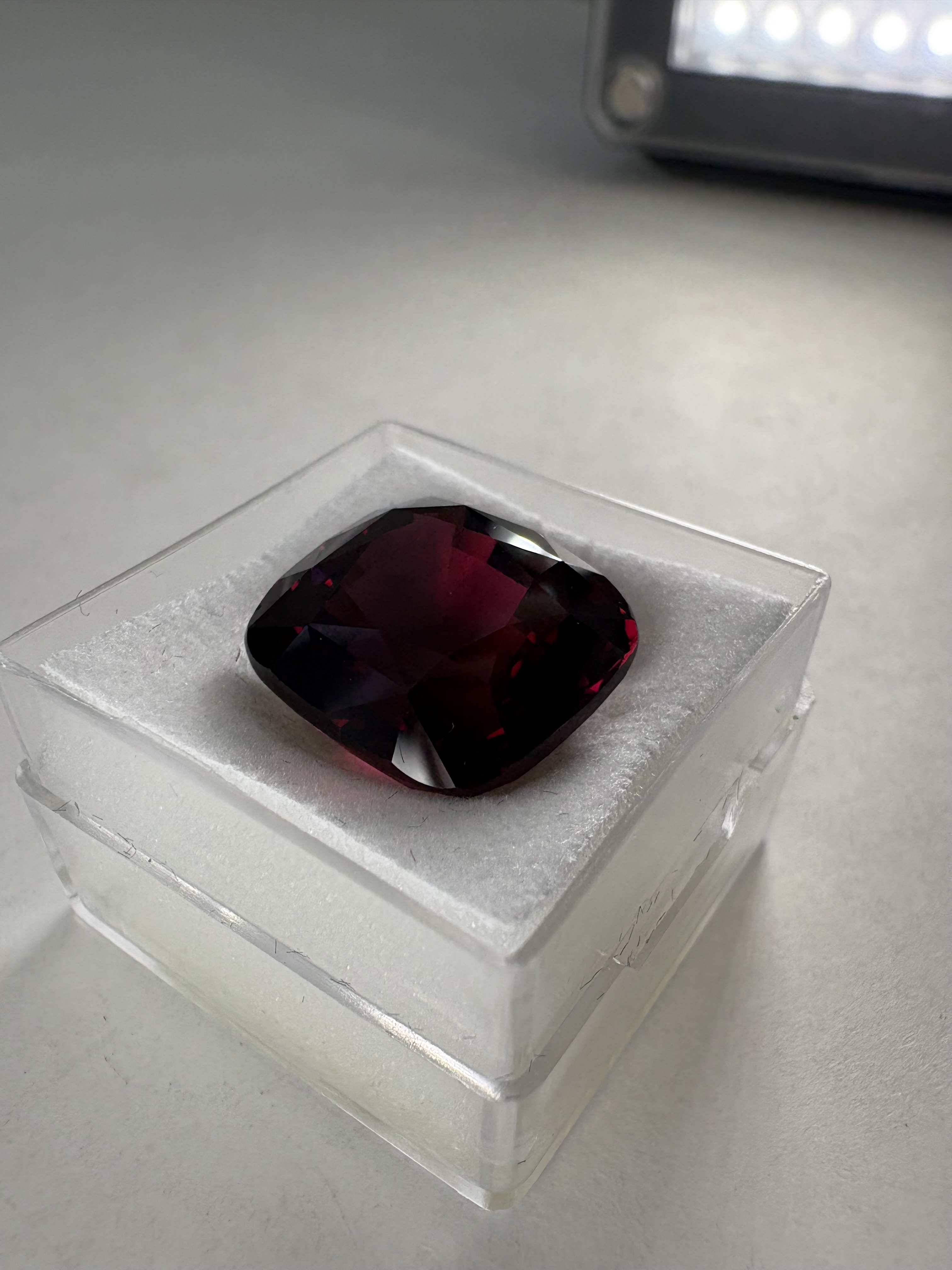Grenat rouge coussin 19,92 carats