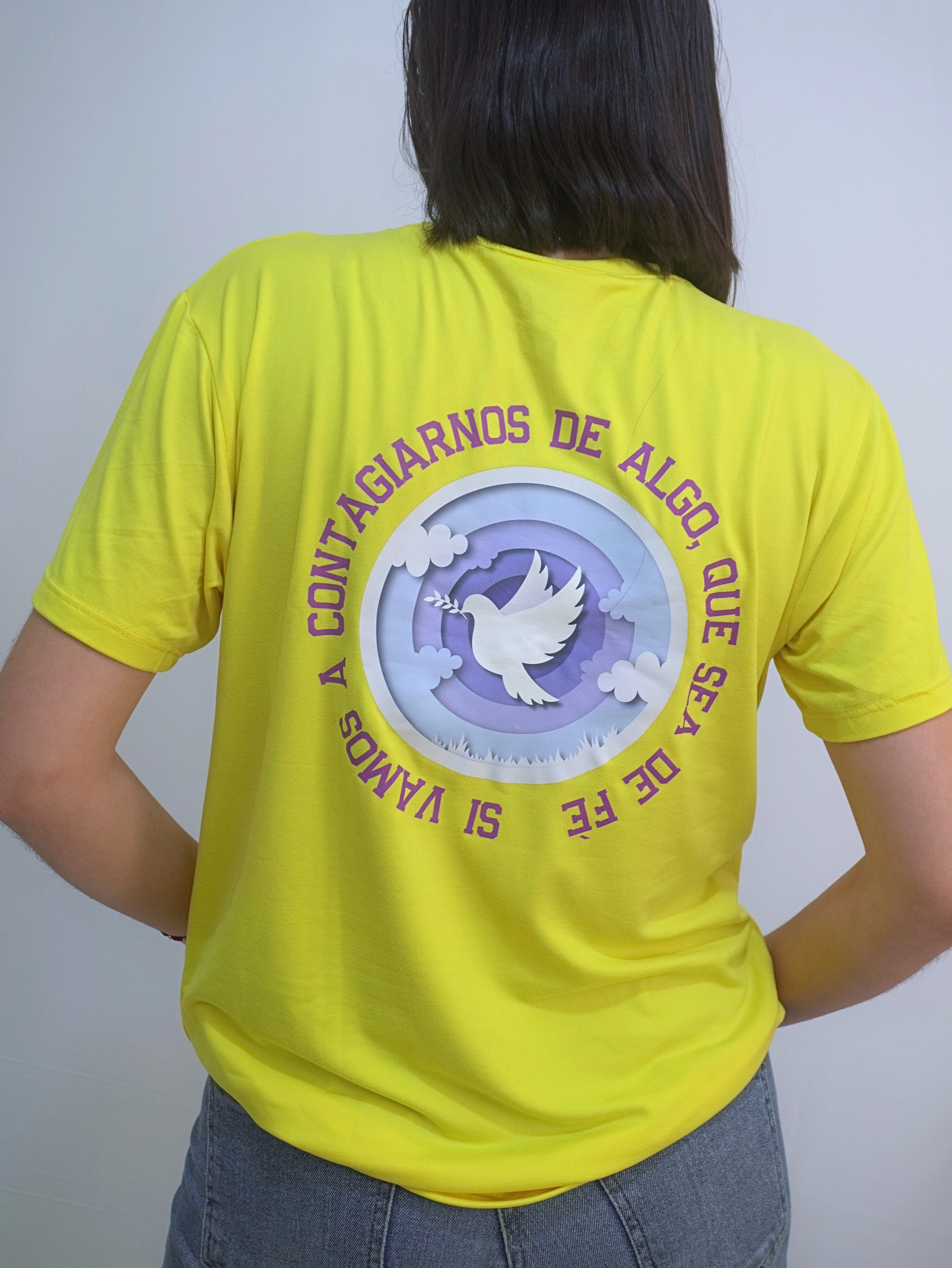 Camiseta amarilla con estampado de paloma