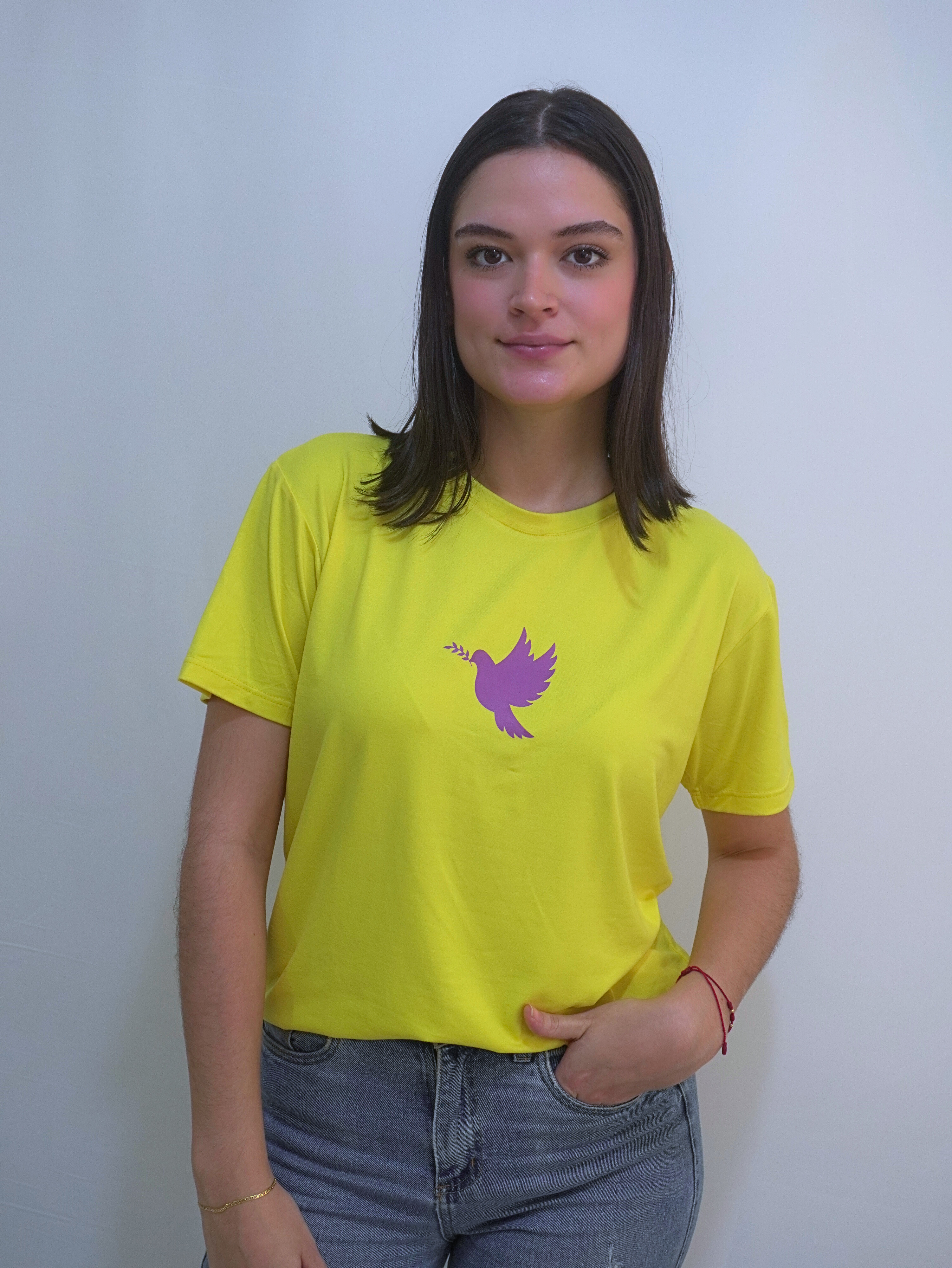 Camiseta amarilla con estampado de paloma