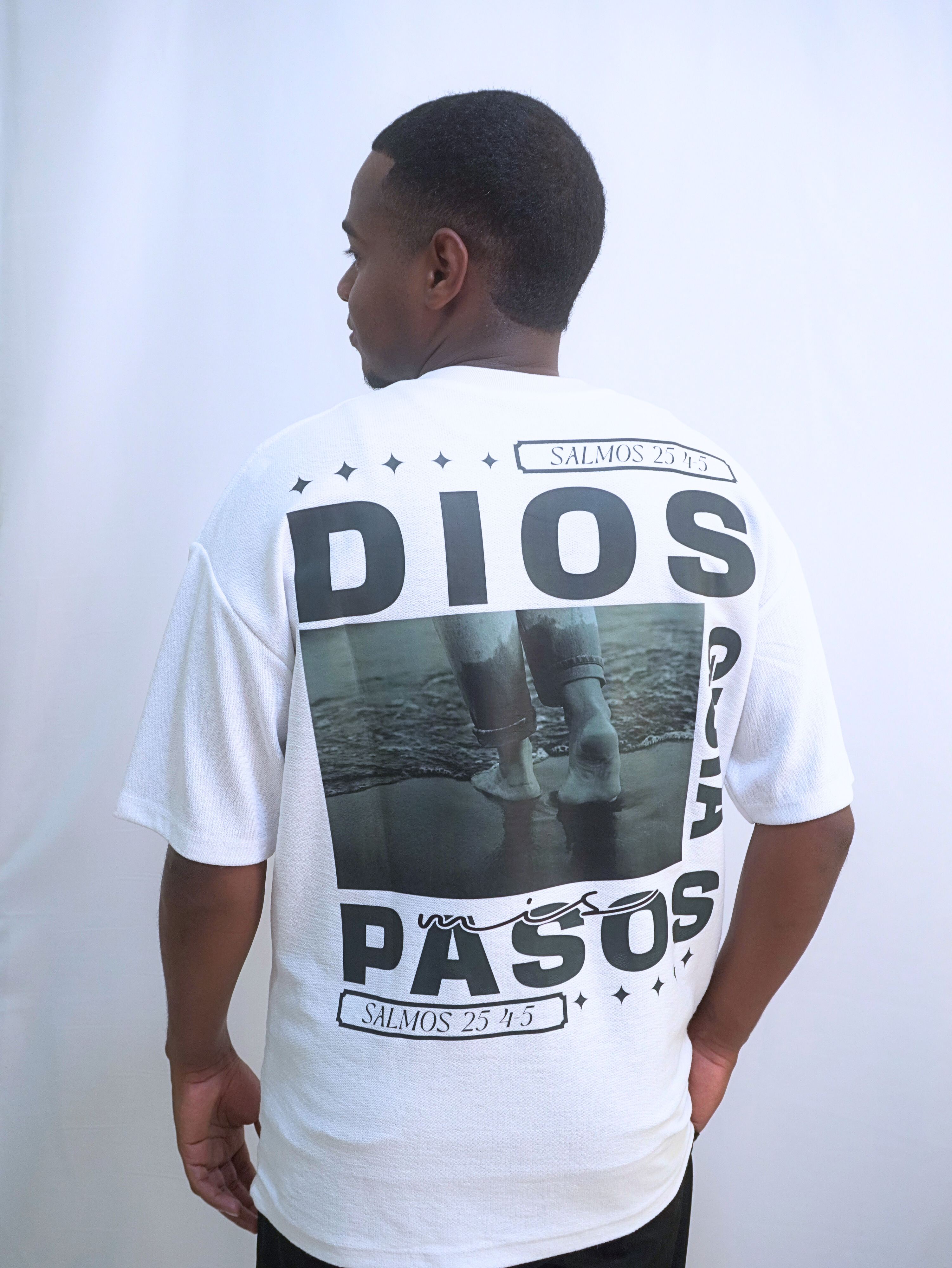 Camiseta blanca con mensaje inspirador
