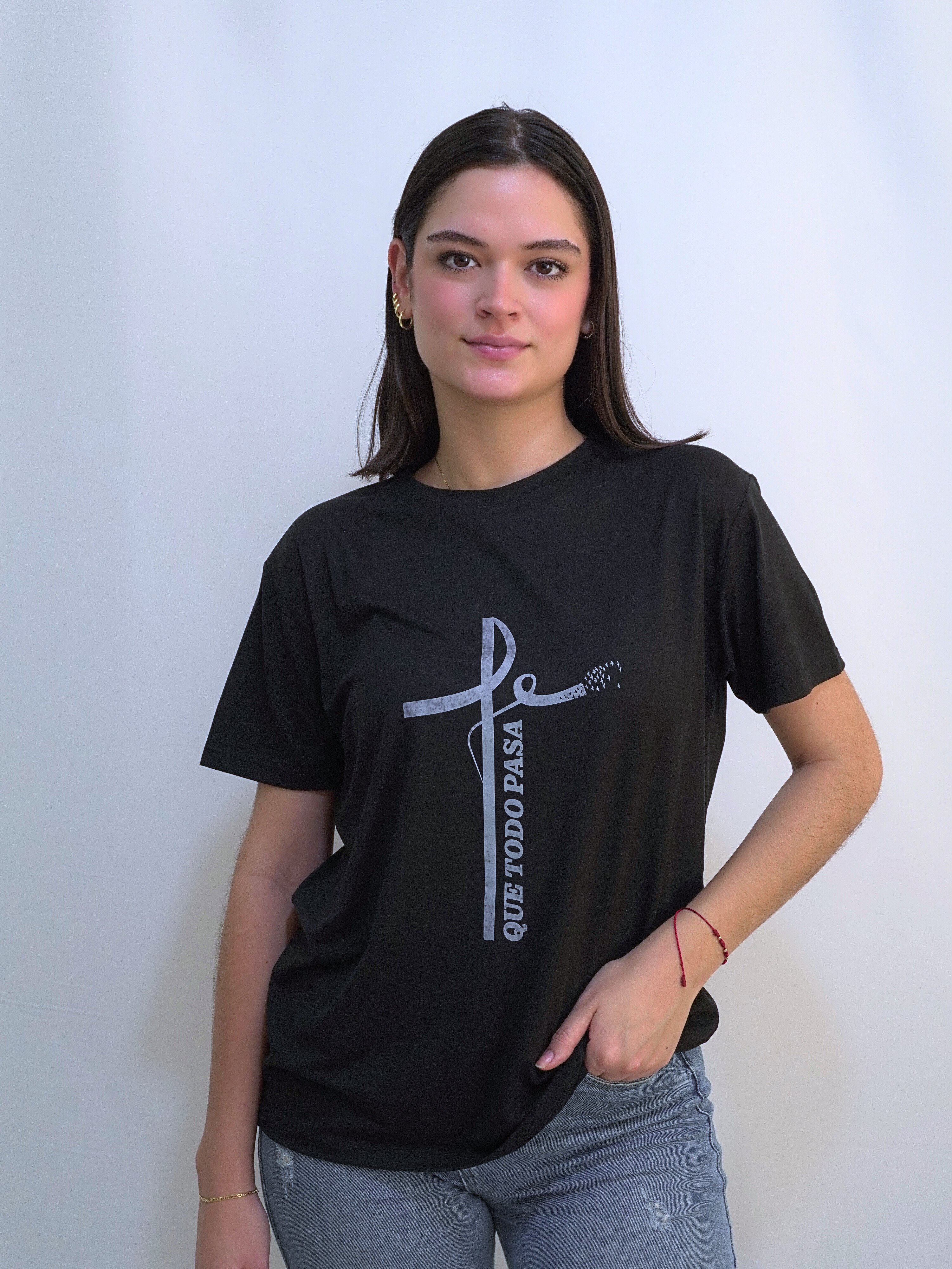 Camiseta negra 'Fe, que todo pasa'