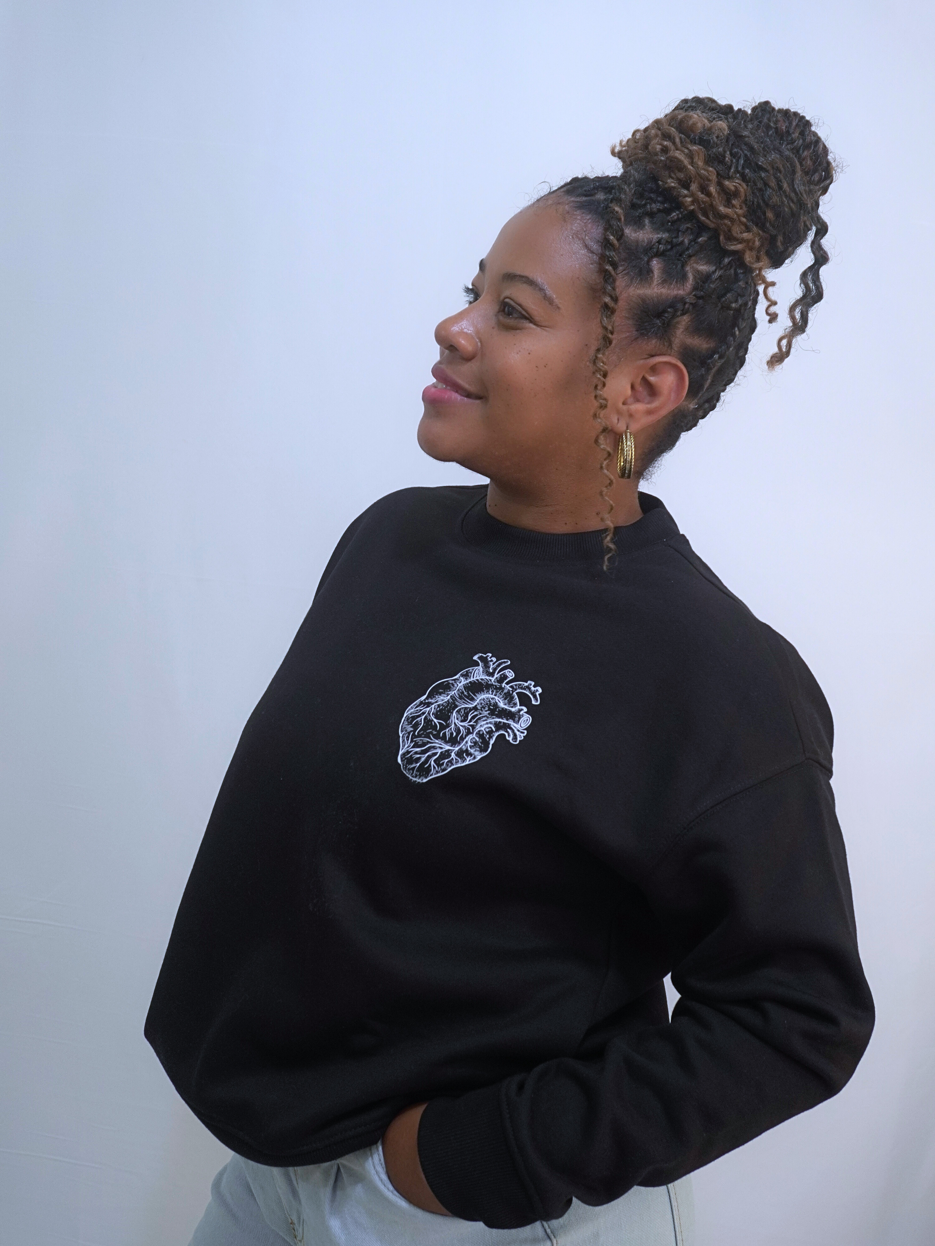Saco negra con estampado de corazón