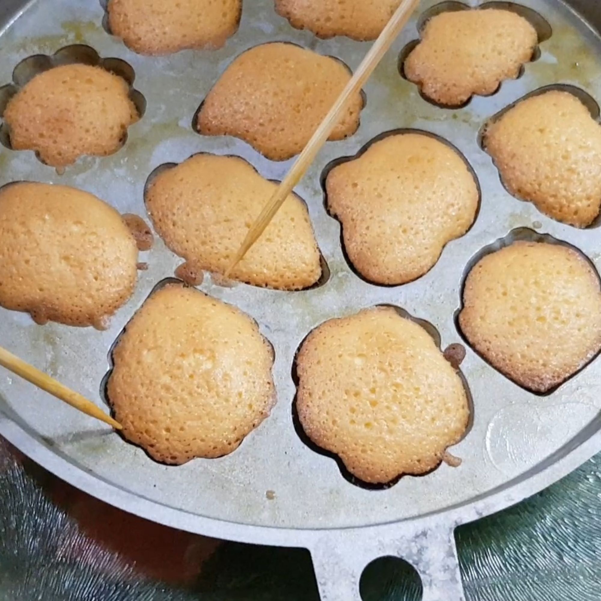 Multi-floral Bahulu Mould