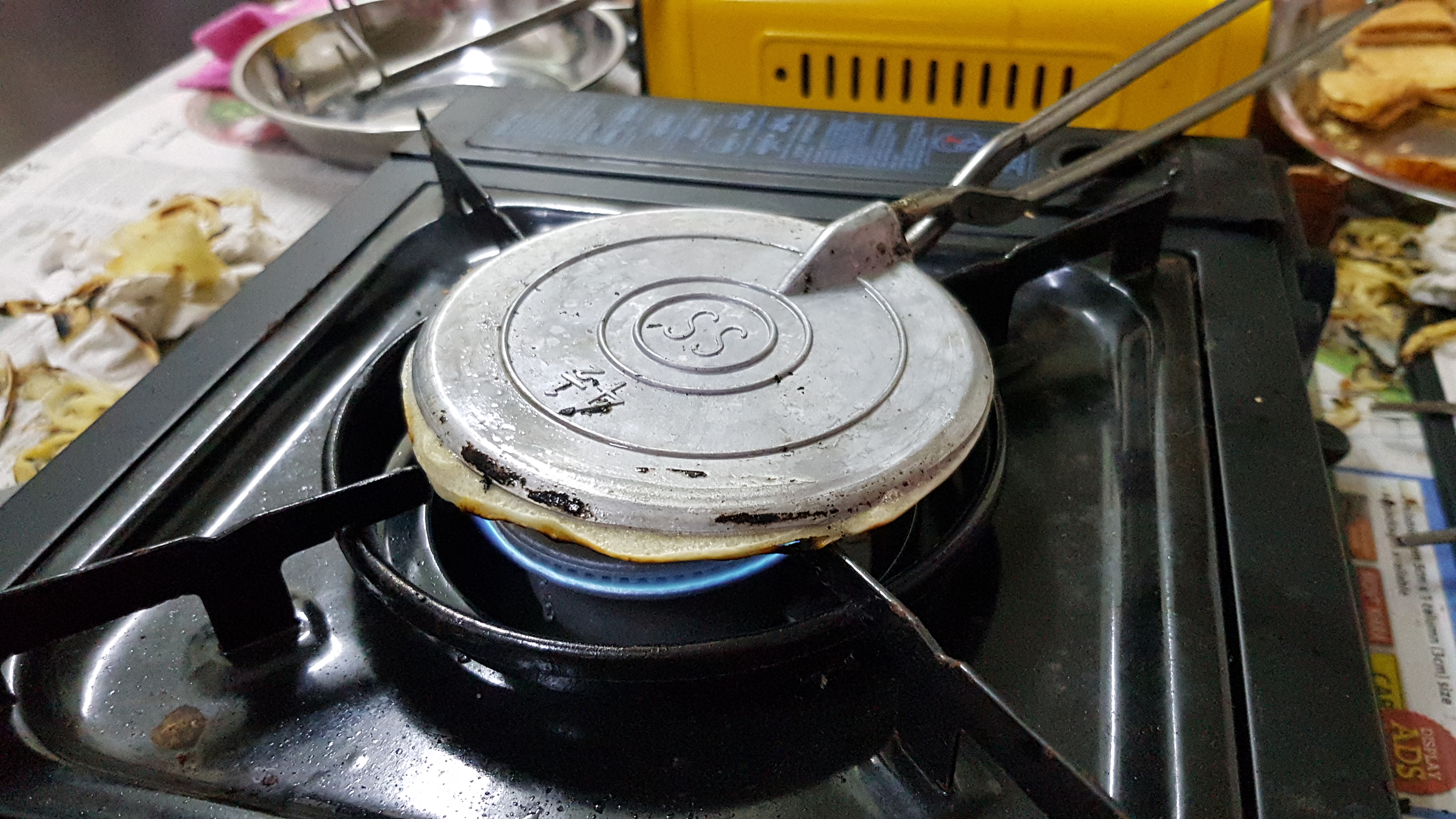 Kuih Kapit Press