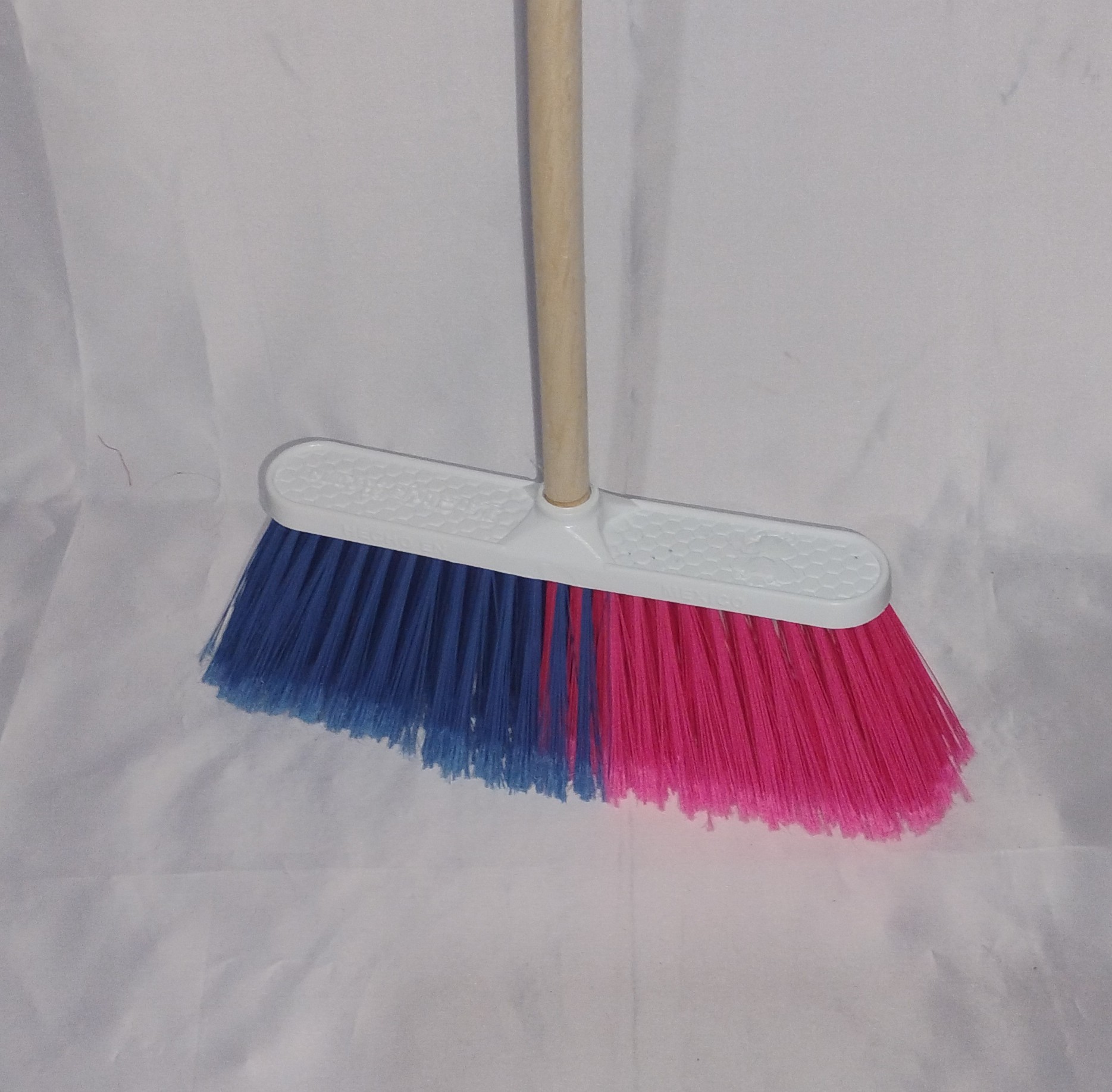 Escoba la abeja reina