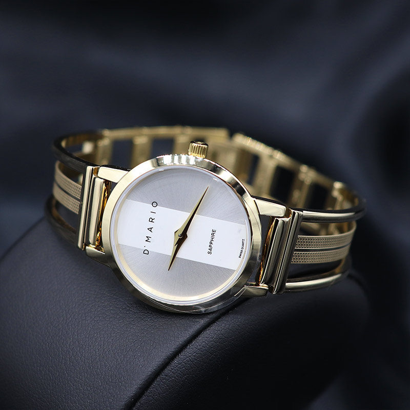 Reloj de pulsera dorado D'Mario