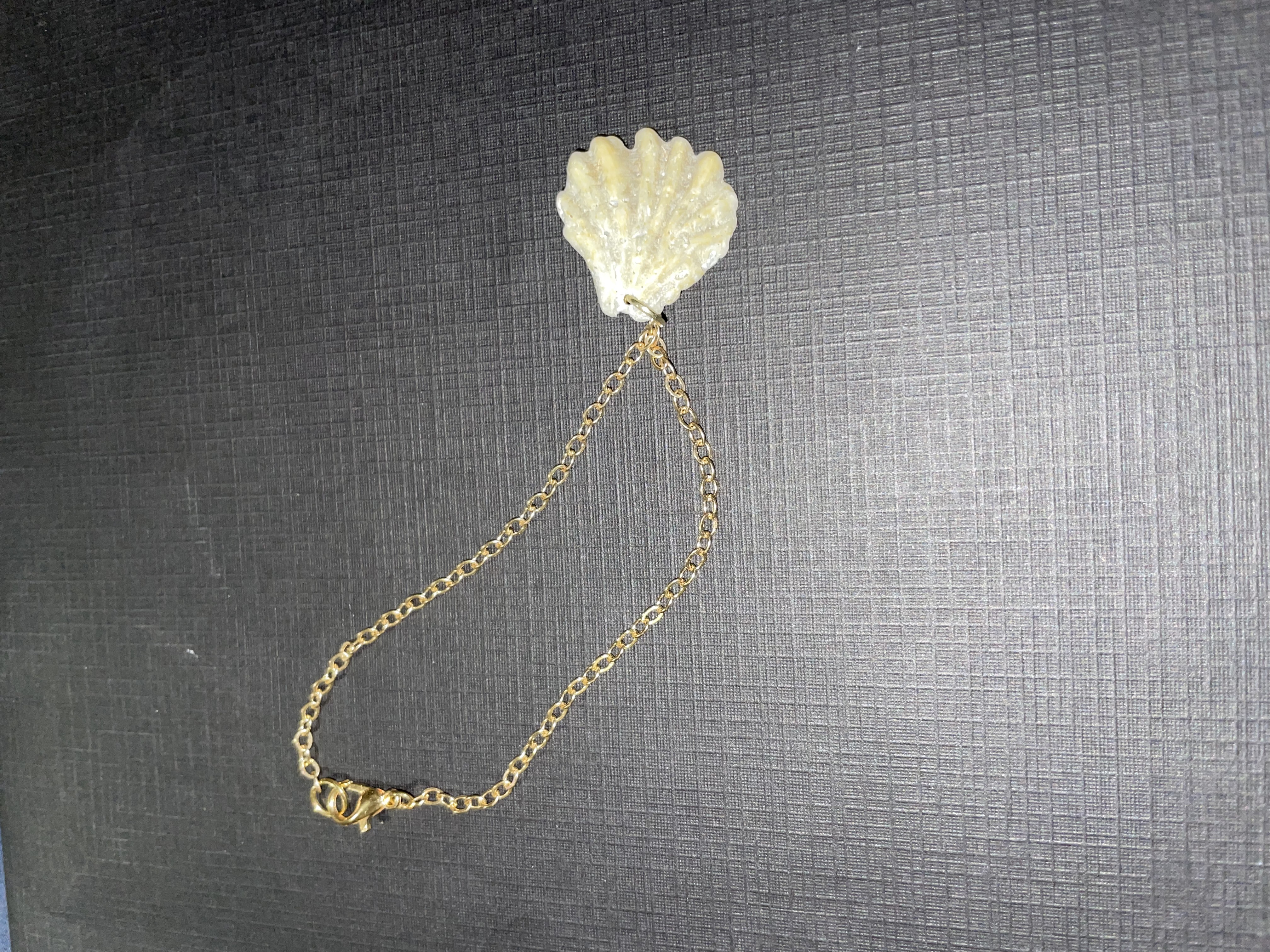 Pearl Shell Pendant Bracelet