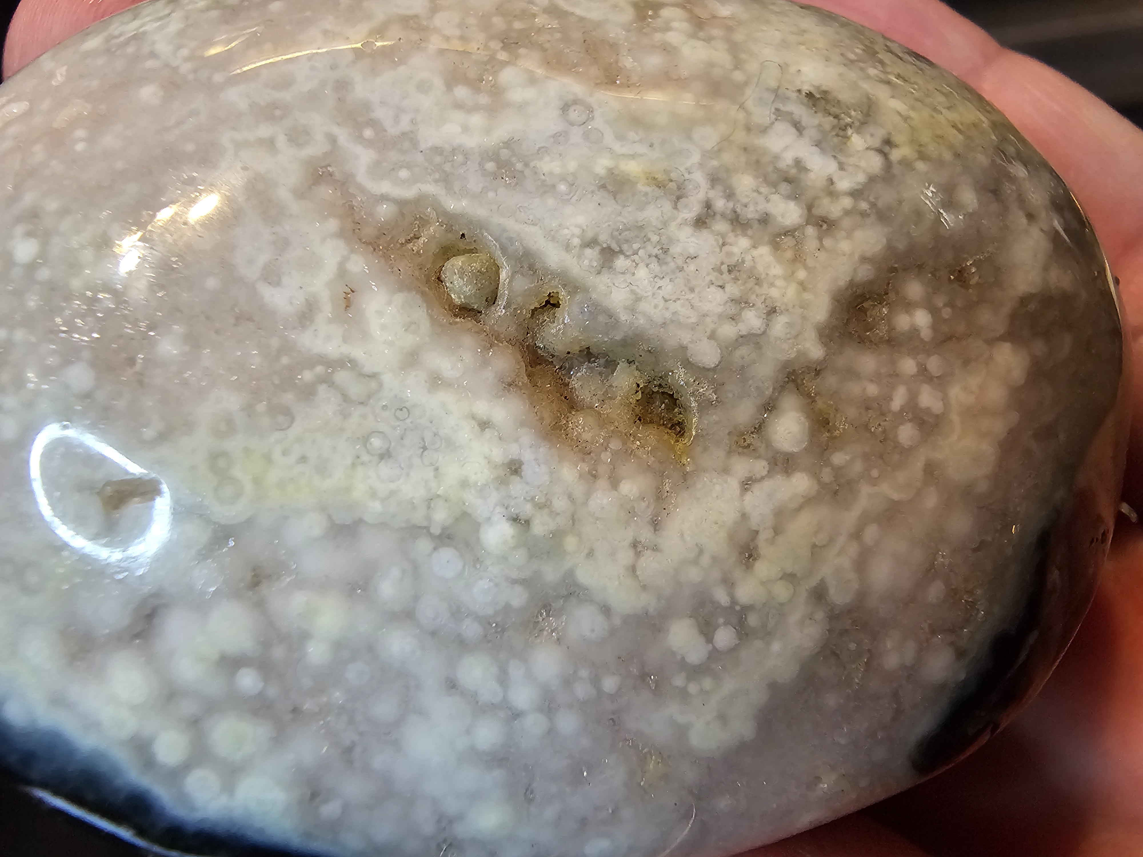 Pink Amethyst Black flower agate palm stone