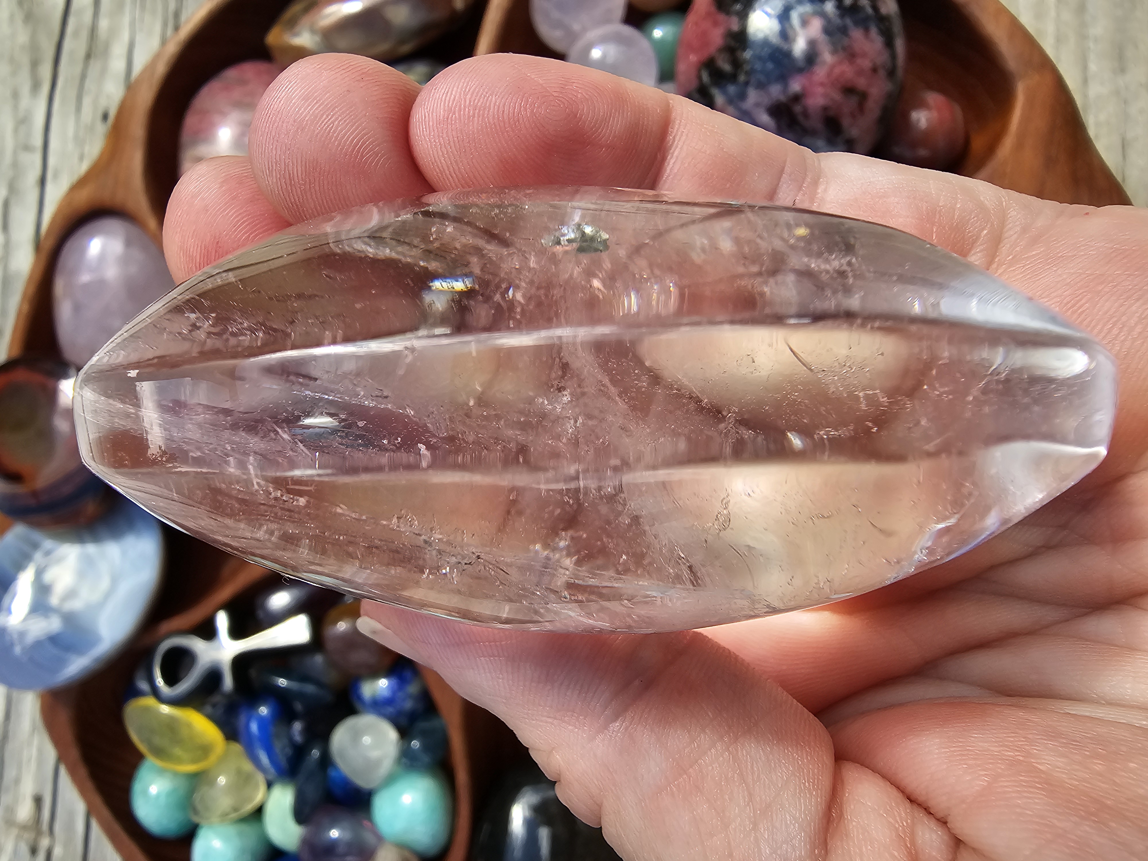 HIGH QUALITY. Large, clear quartz palm stone