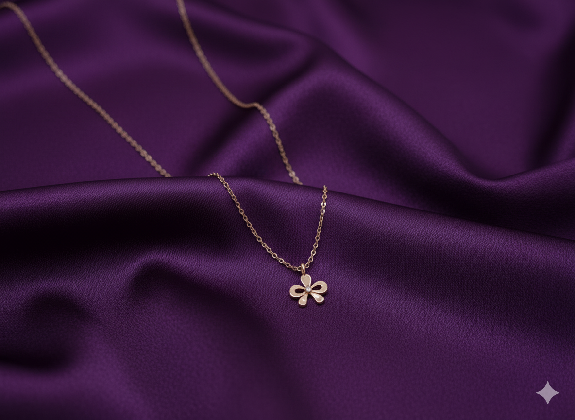 Gold Clover Pendant 