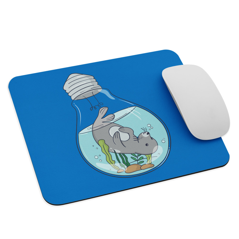 Playful seal Mouse pad