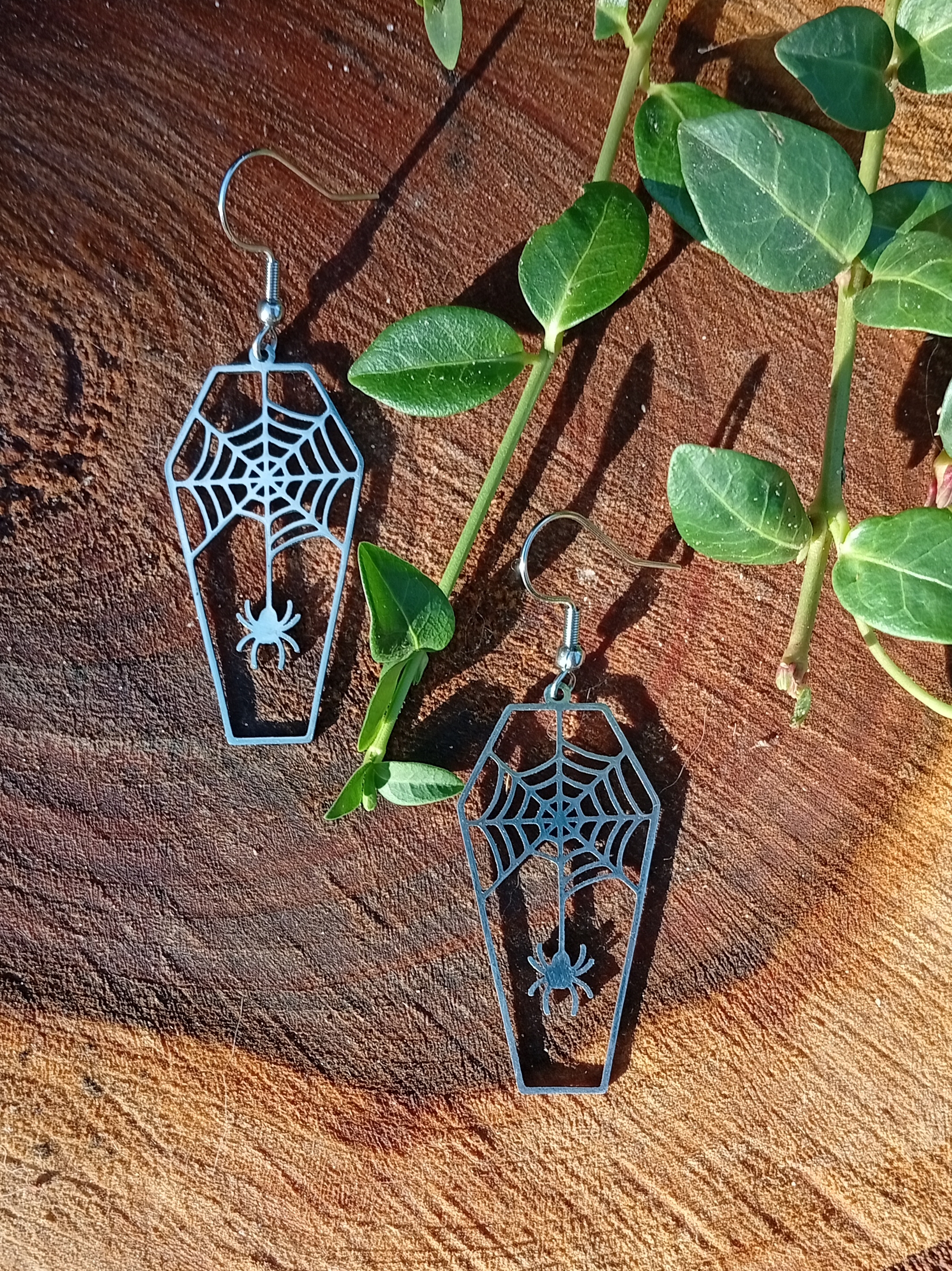 Edelstahl-Ohrringe mit Spinnenmotiv