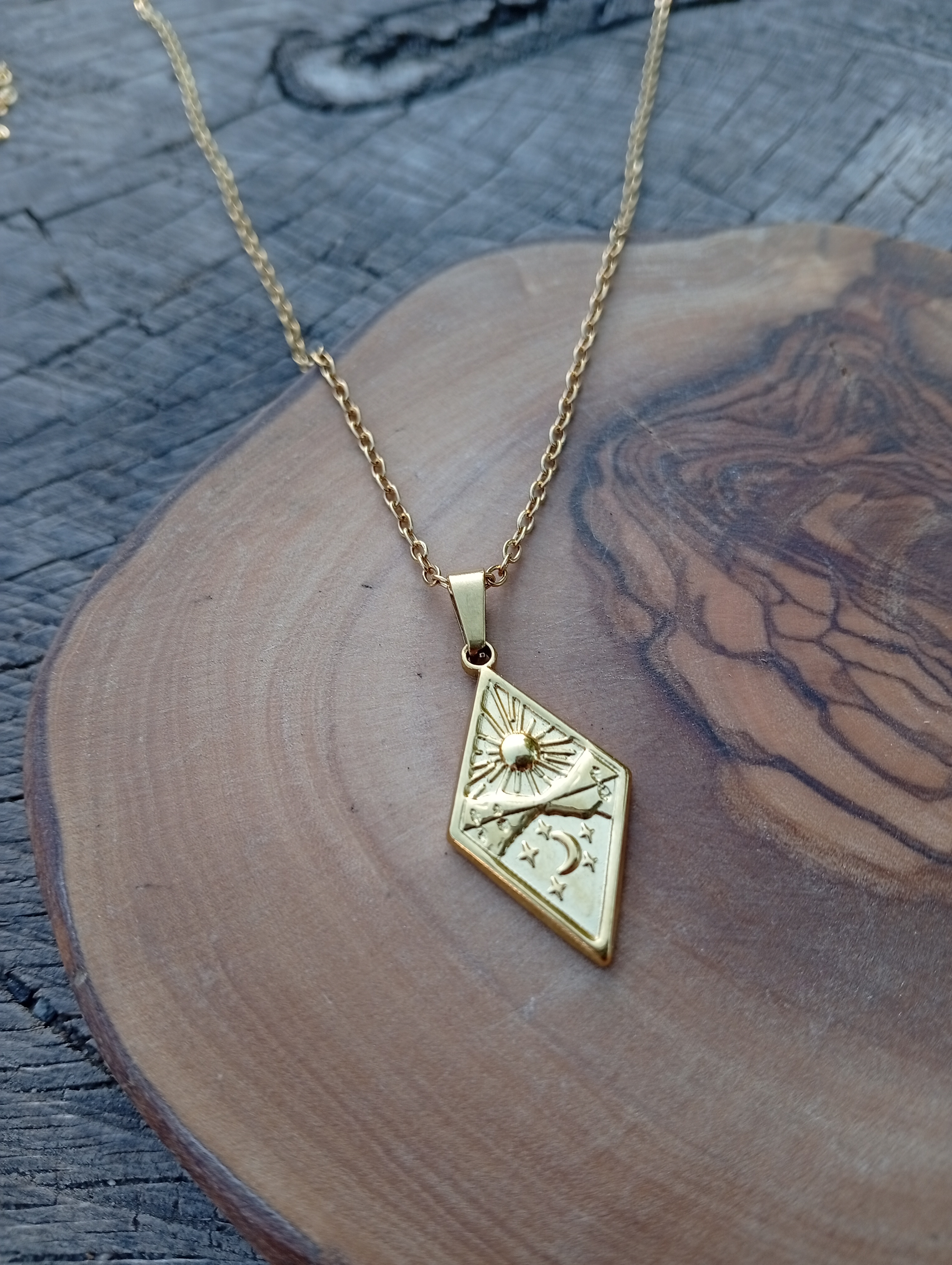 Vergoldete Edelstahlhalskette "Sonne, Mond und Sterne"