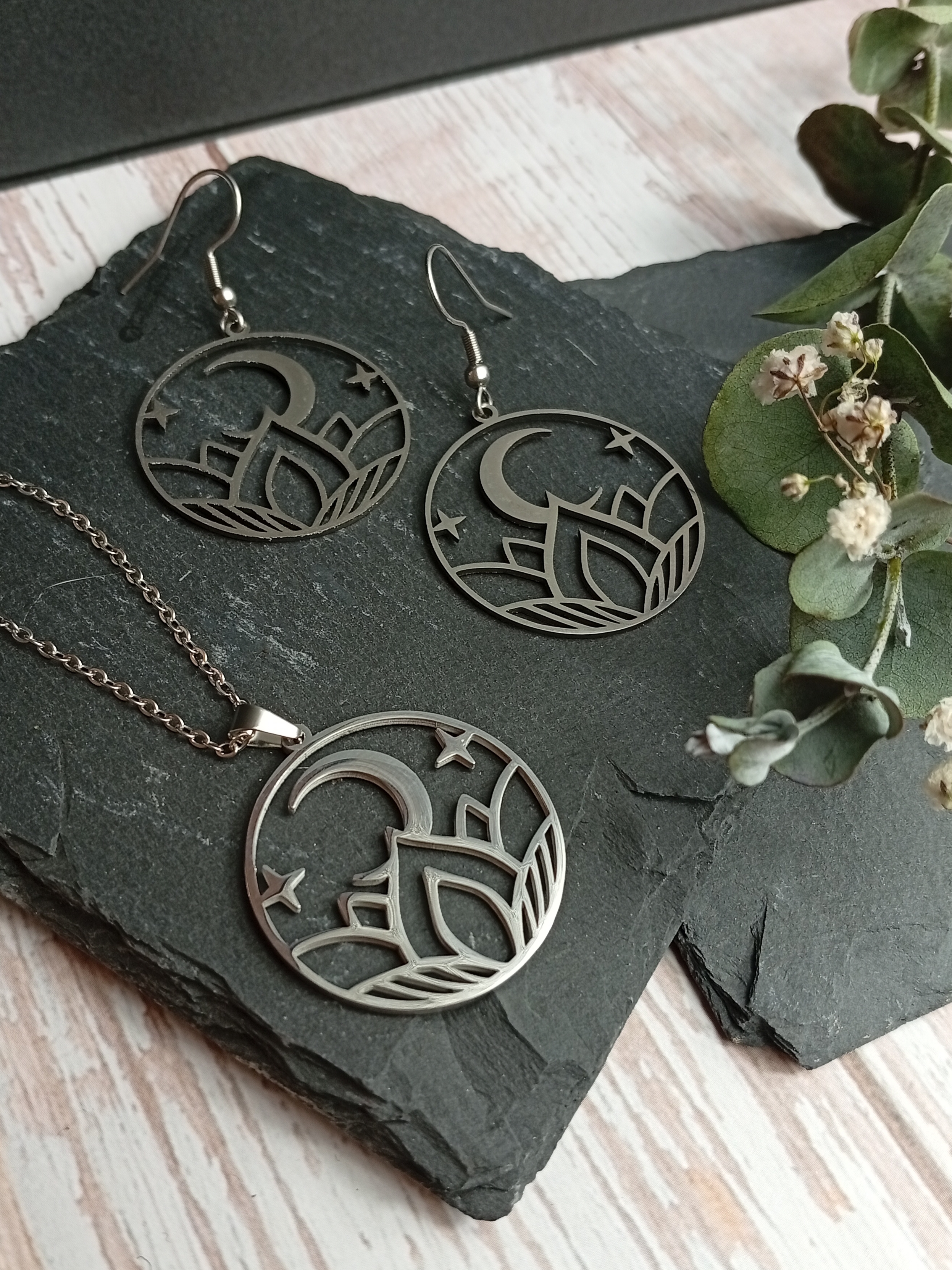 Edelstahl-Ohrringe "Lotus und Mond"