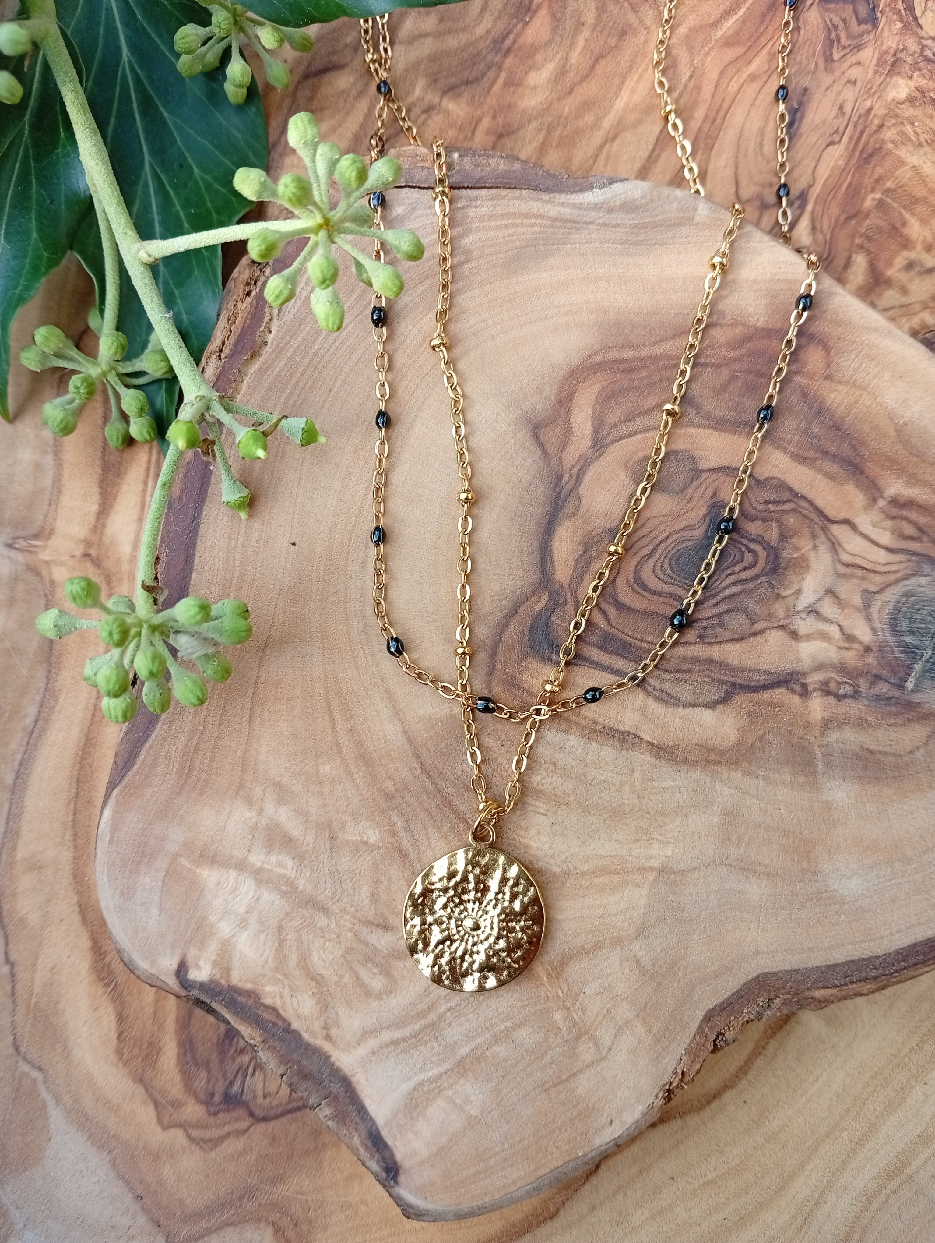 Goldene Medaillon-Halskette