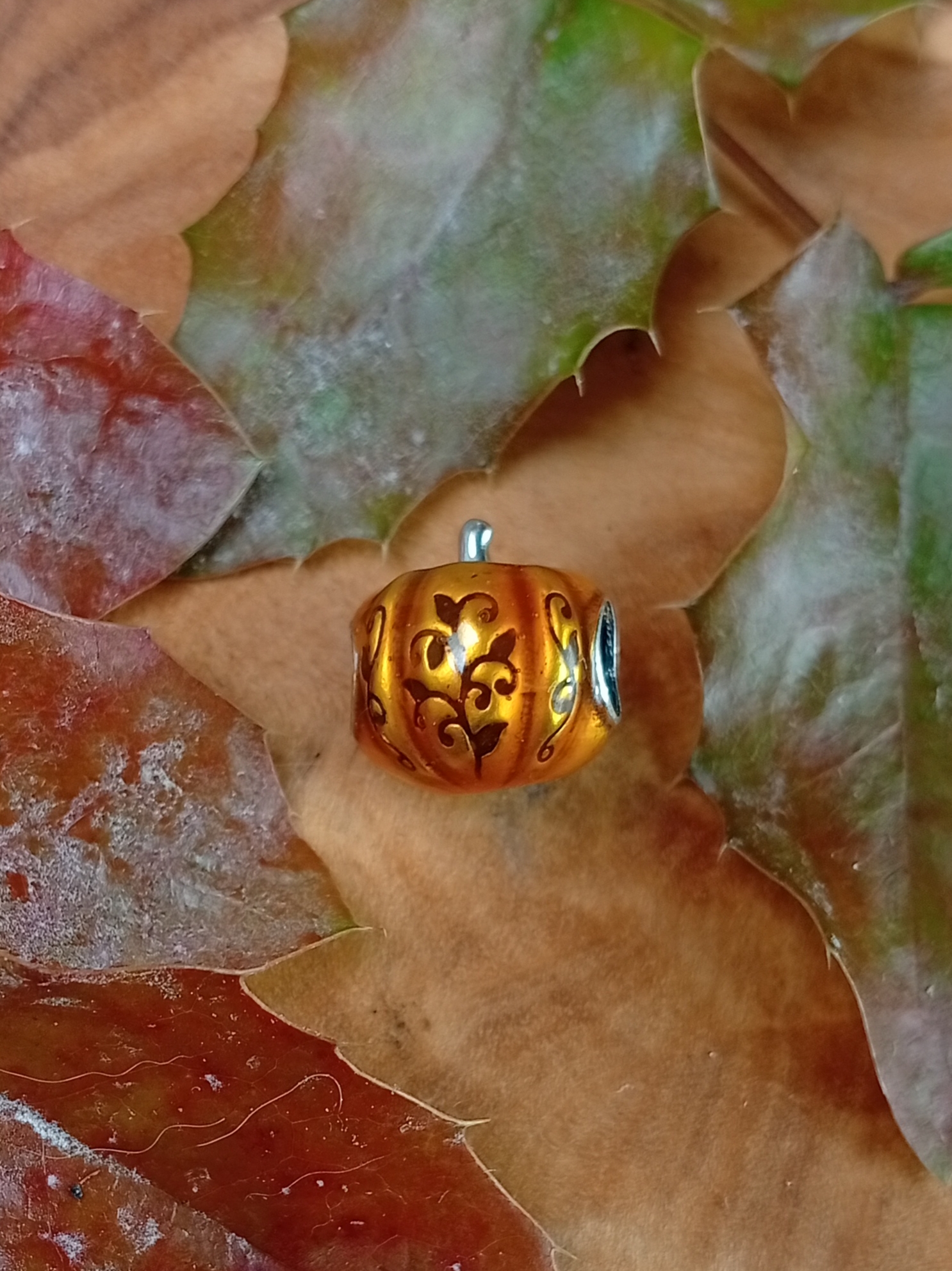 Charm-Bead in Kürbisform