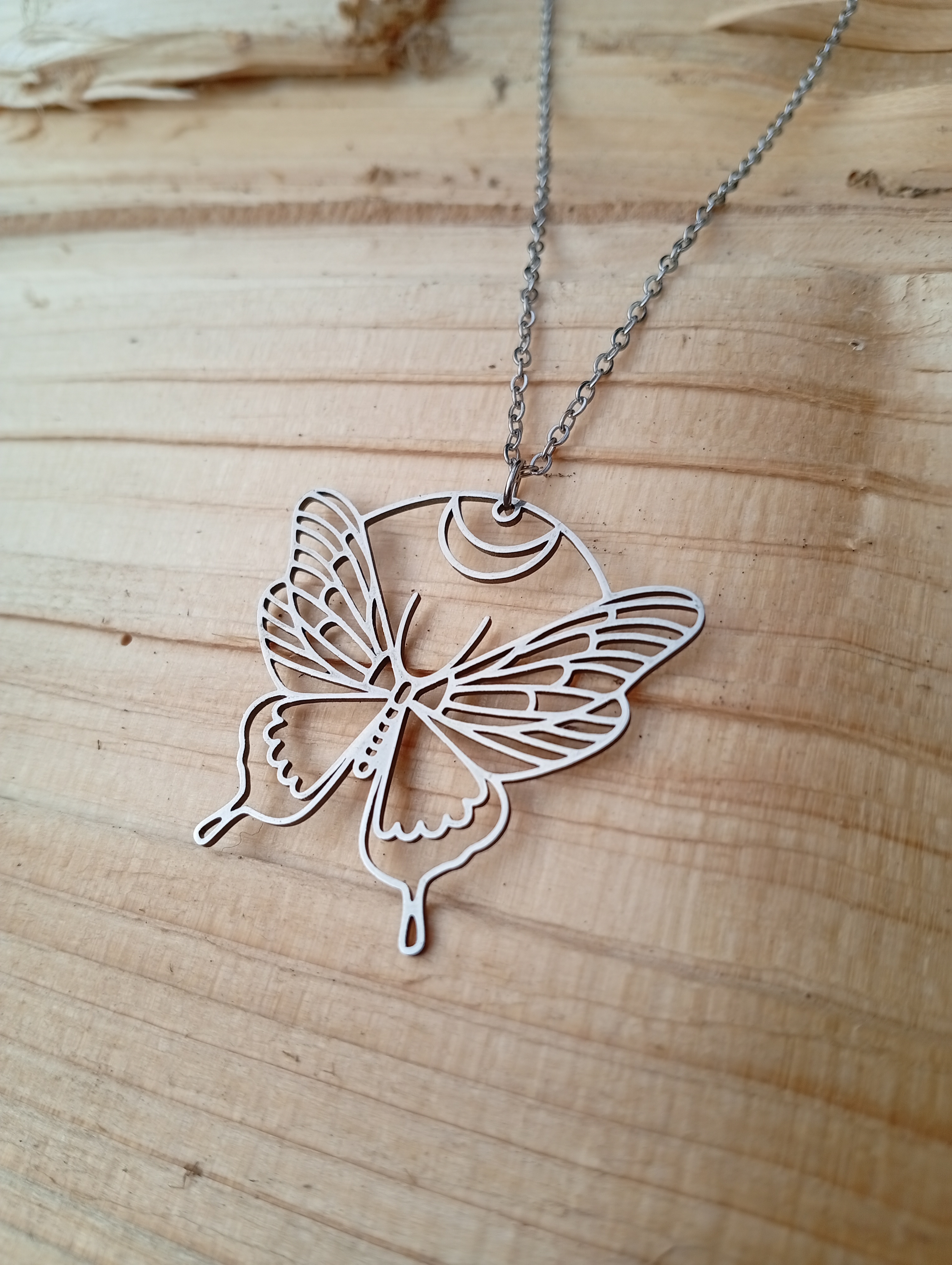 Edelstahlhalskette "Mondschmetterling"