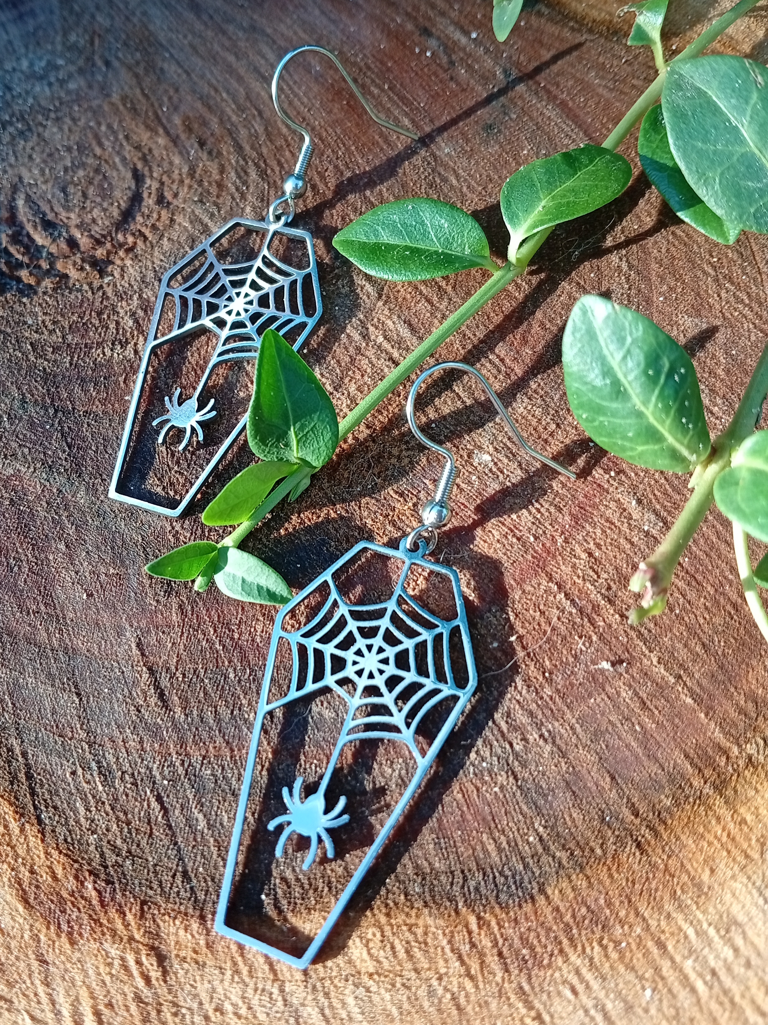 Edelstahl-Ohrringe mit Spinnenmotiv