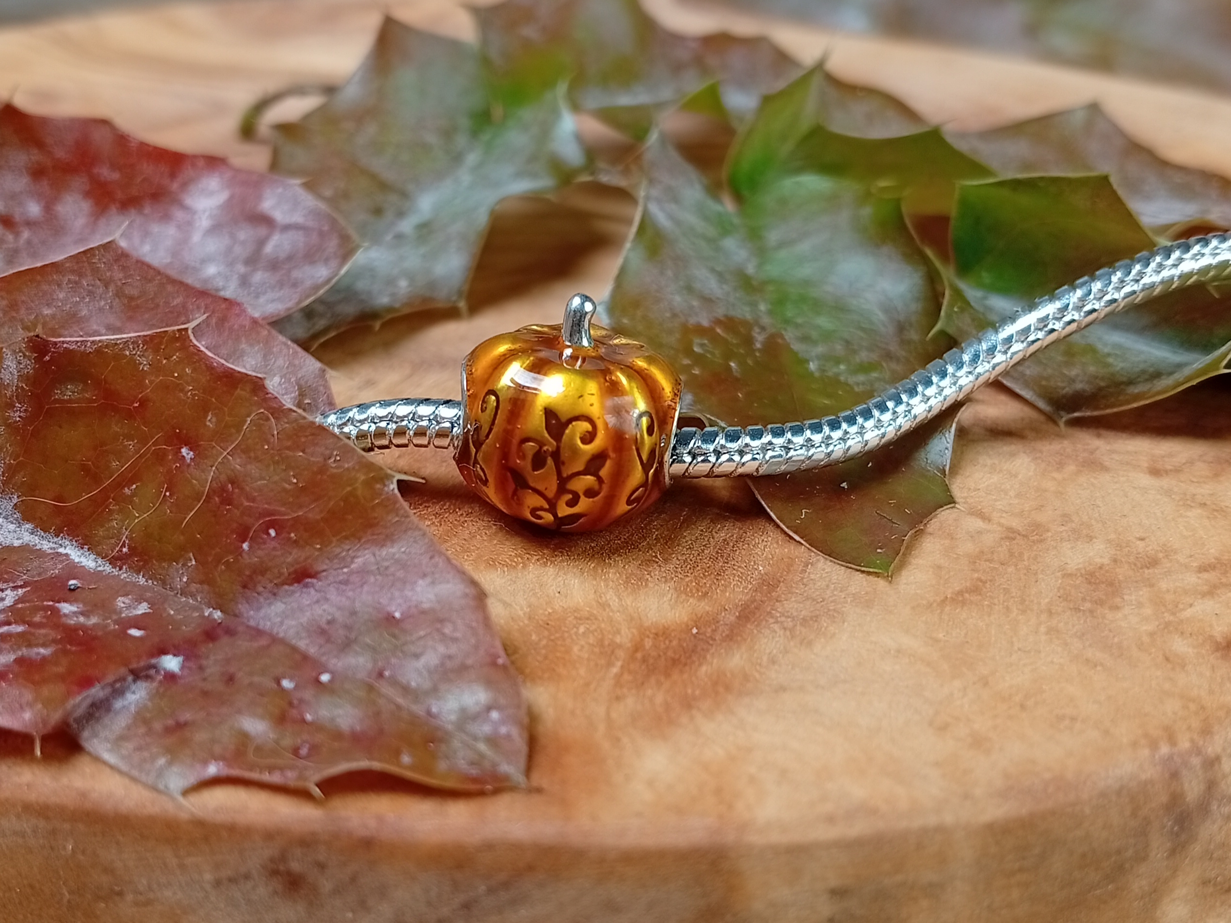 Charm-Bead in Kürbisform