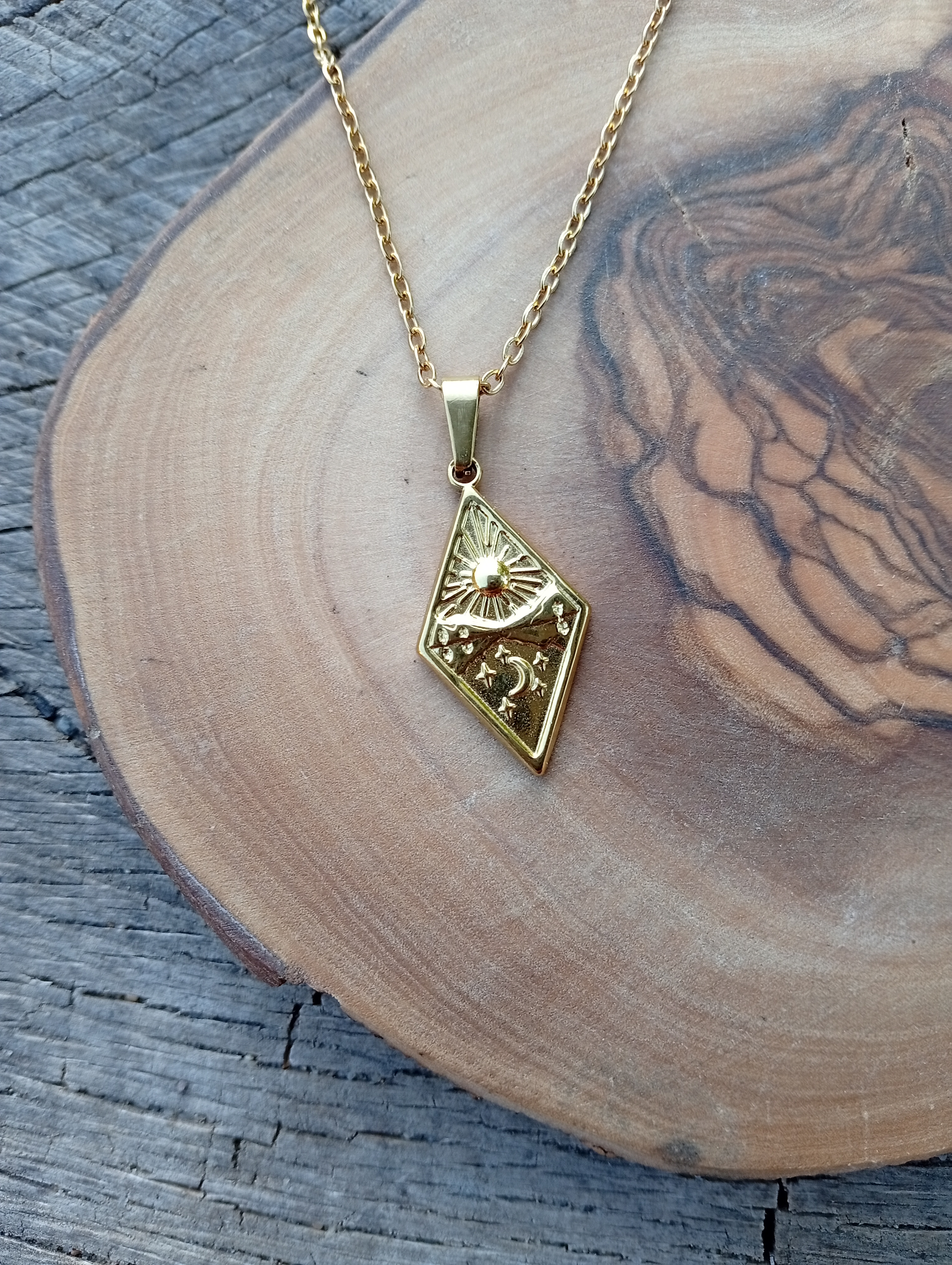 Vergoldete Edelstahlhalskette "Sonne, Mond und Sterne"