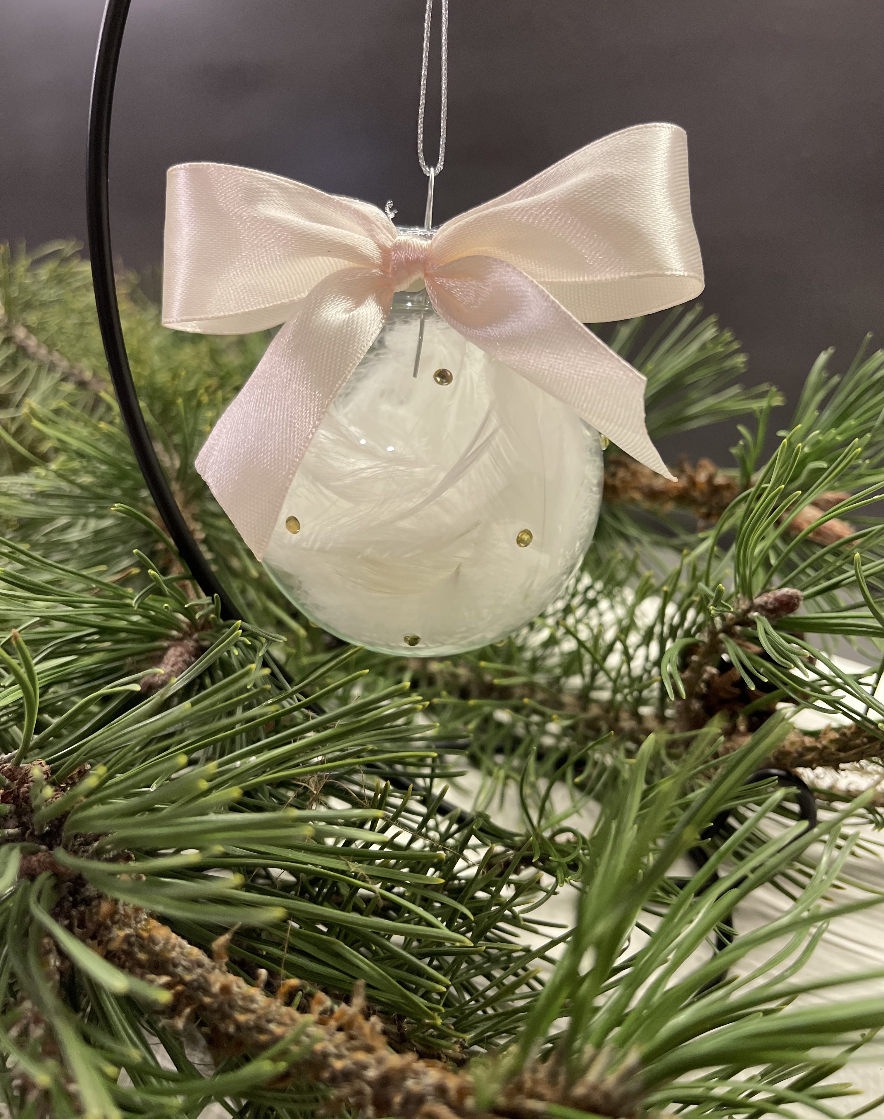 Stikliniai eglutės žaisliukai