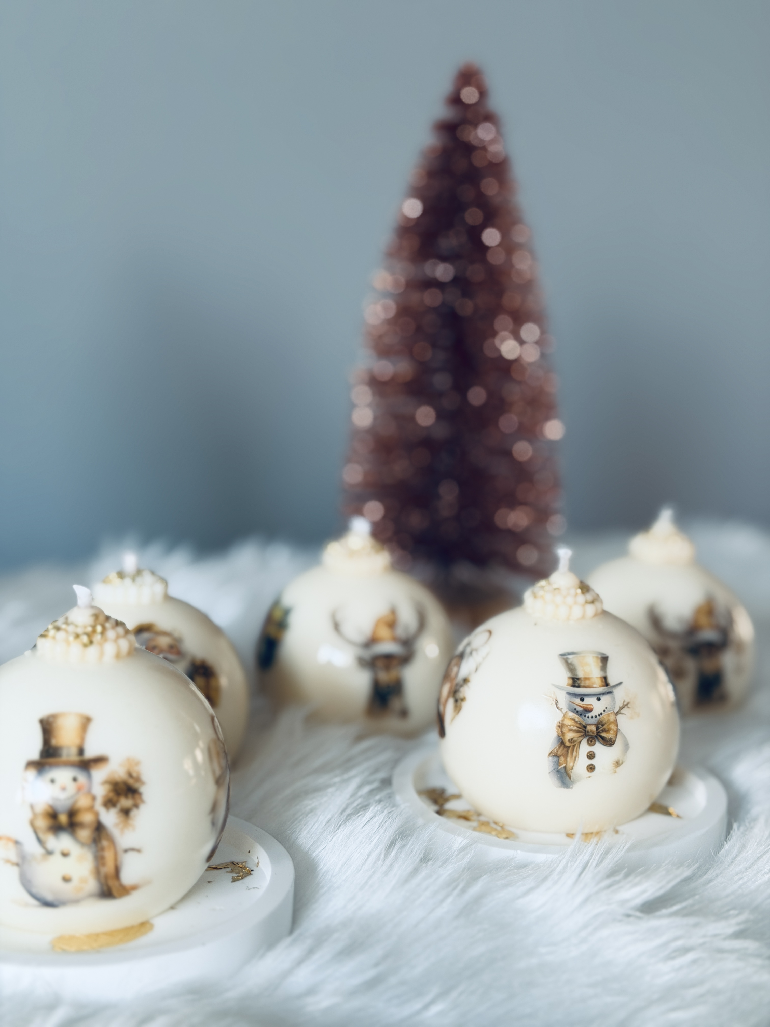 Kalėdiniai auksiniai žvakių burbulai