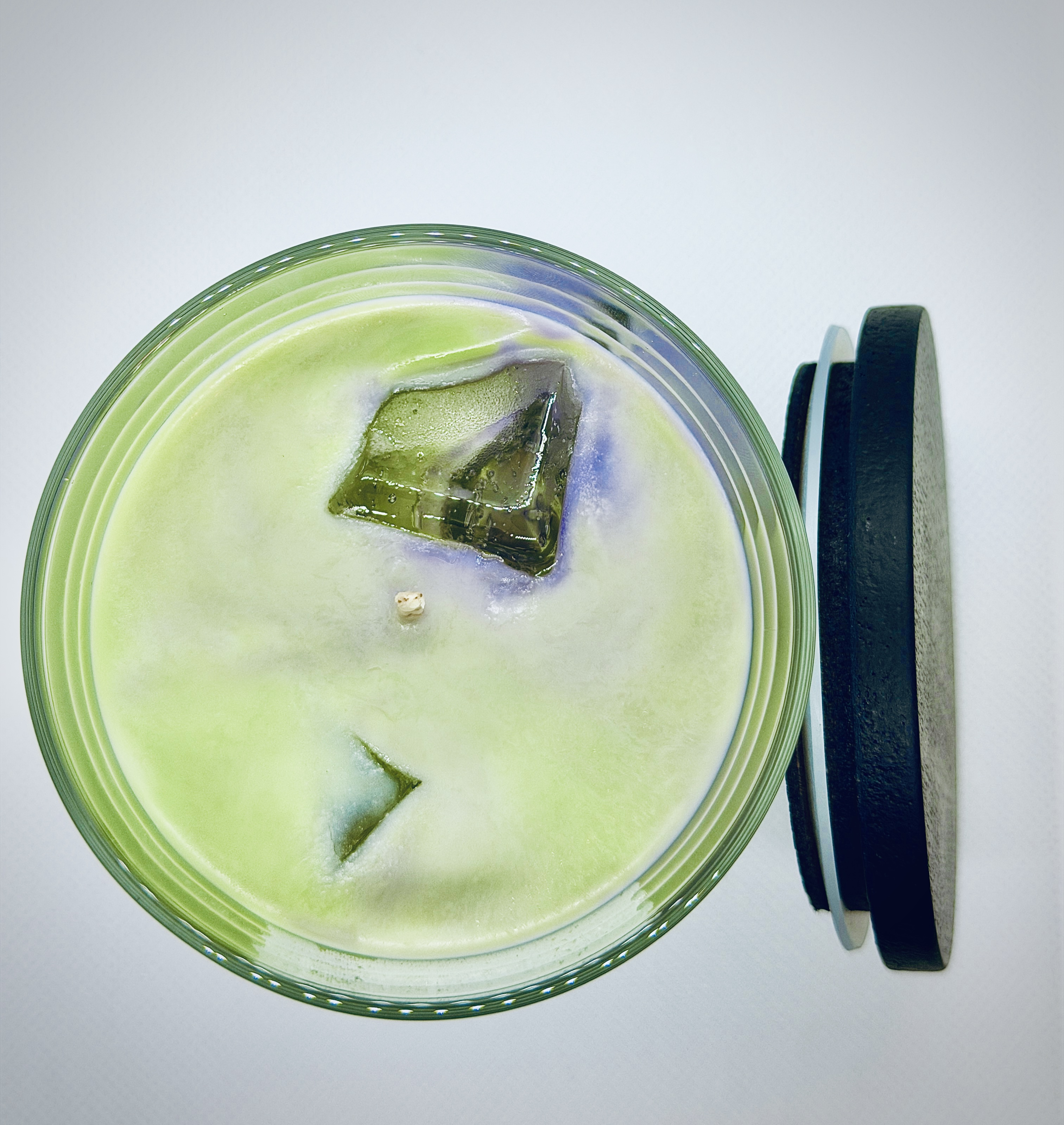 Žvakė - šalta levandų matcha