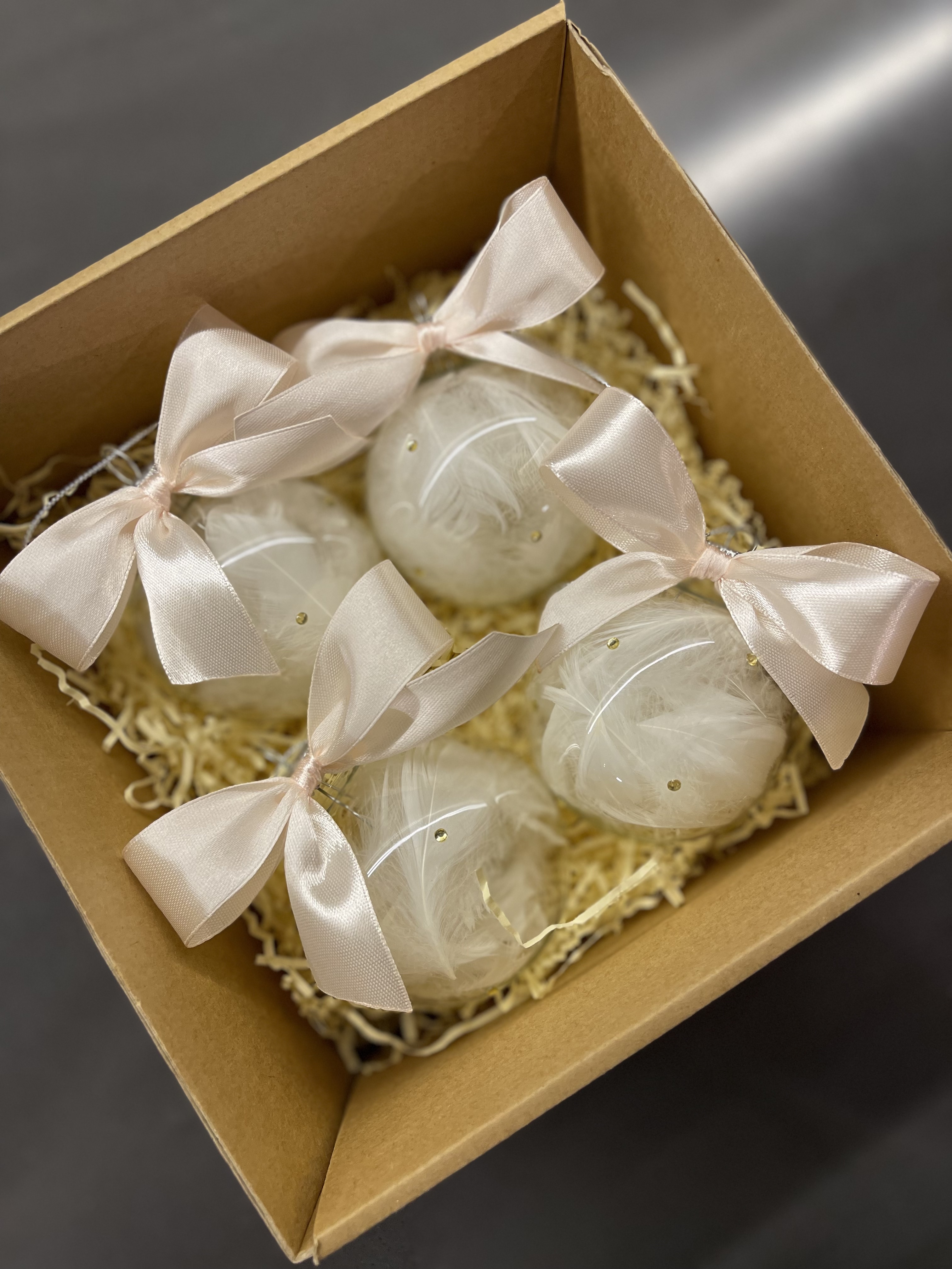 Stikliniai eglutės žaisliukai