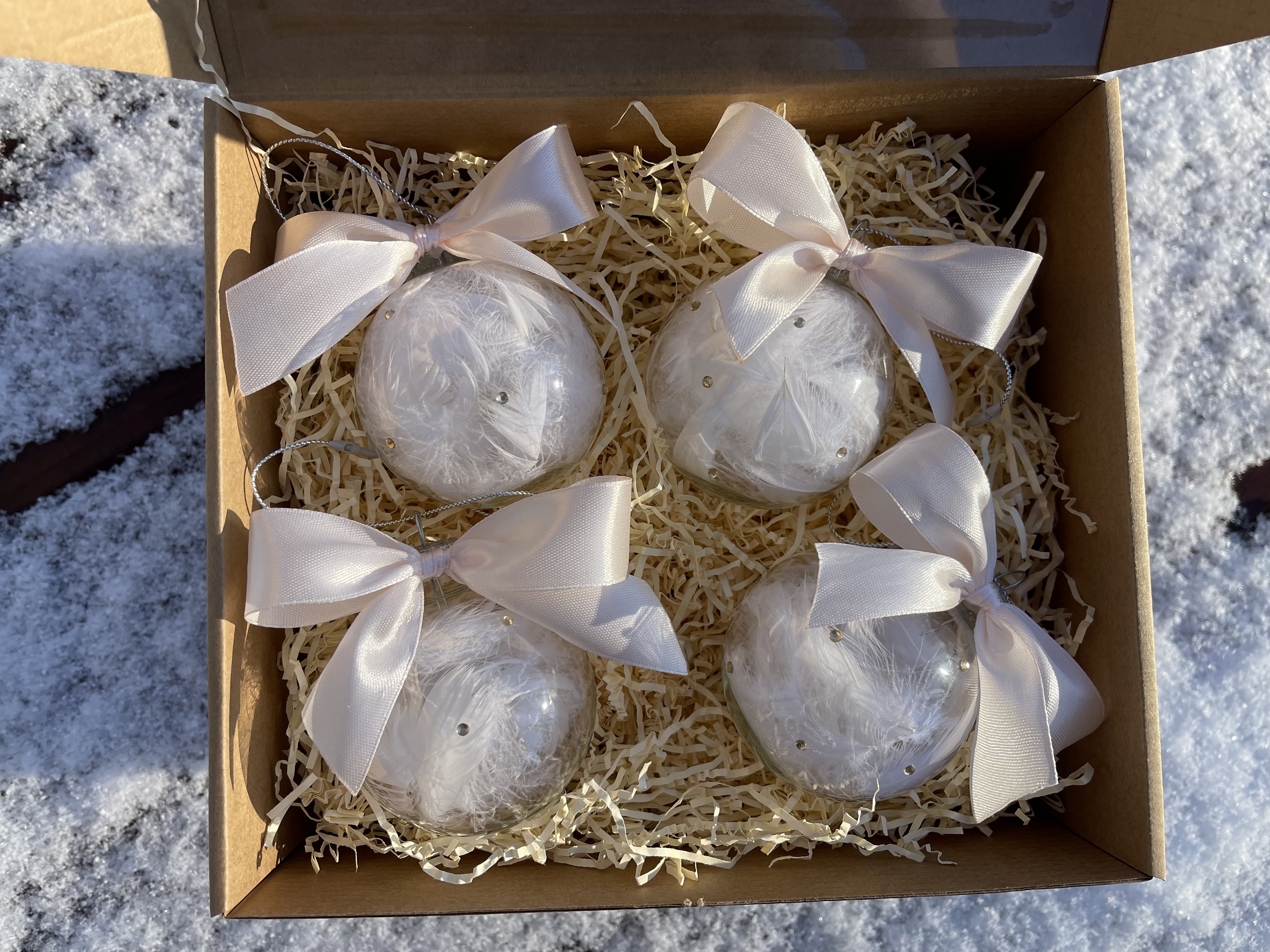 Stikliniai eglutės žaisliukai