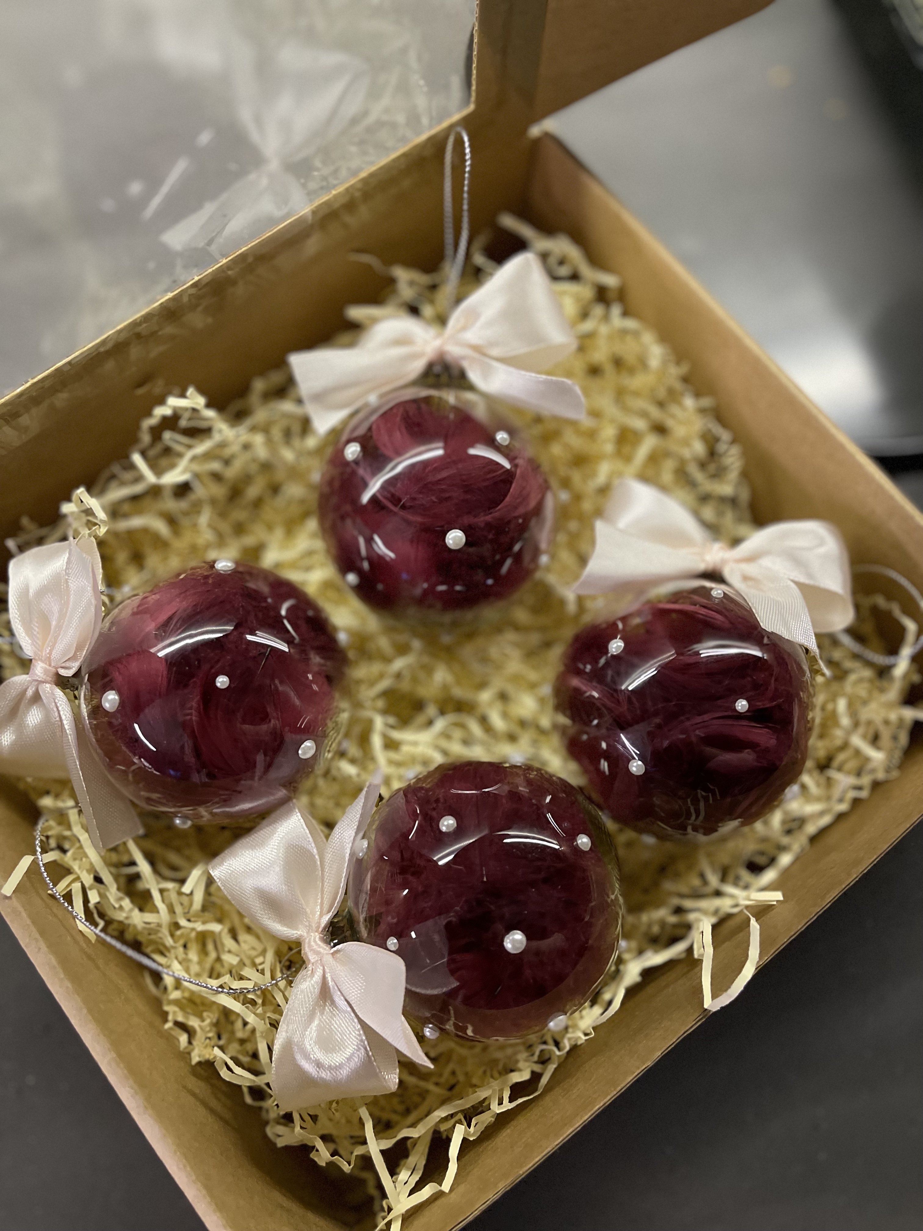 Stikliniai eglutės žaisliukai