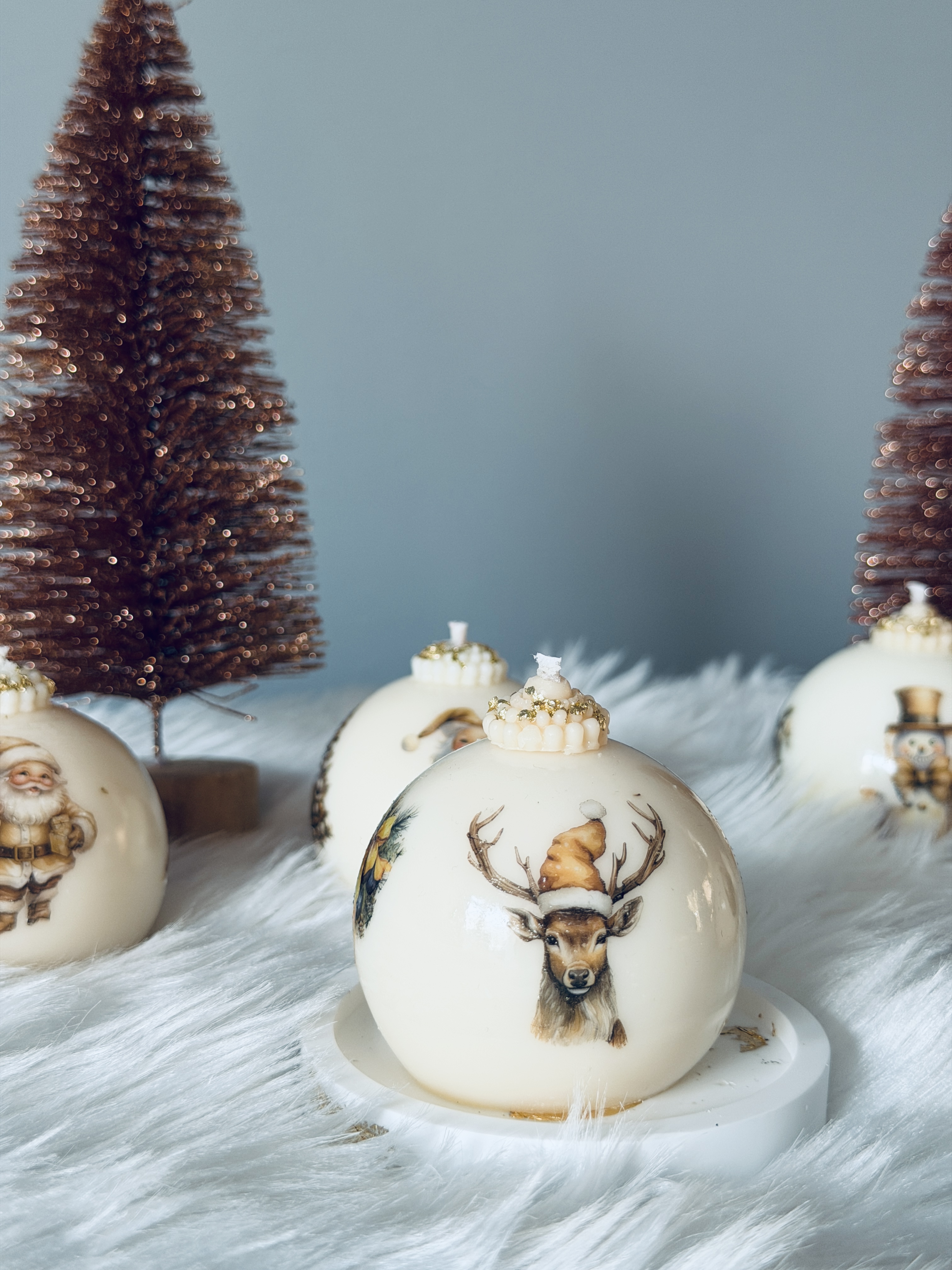 Kalėdiniai auksiniai žvakių burbulai