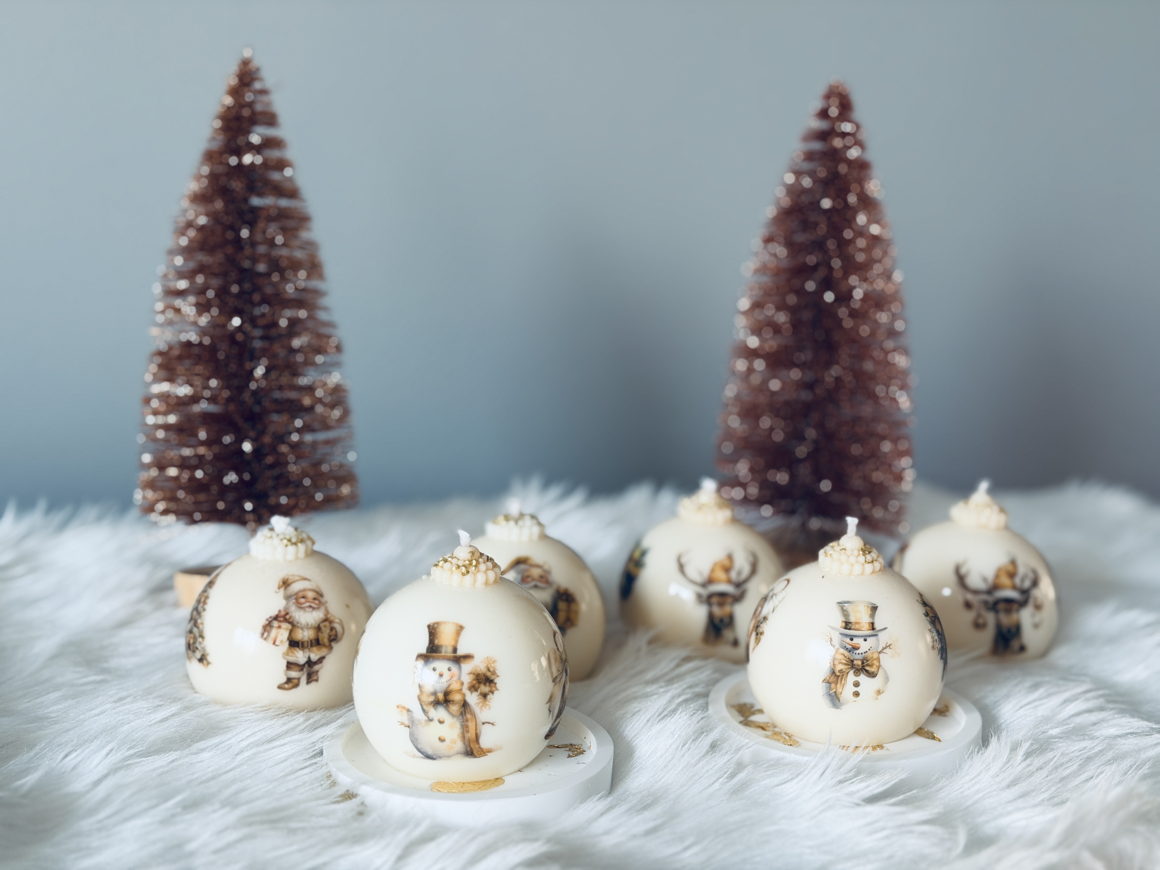 Kalėdiniai auksiniai žvakių burbulai