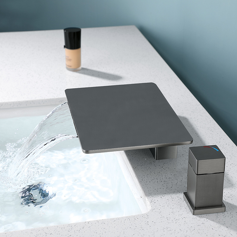 Modern Waterfall Bathroom Bathtub Faucet
