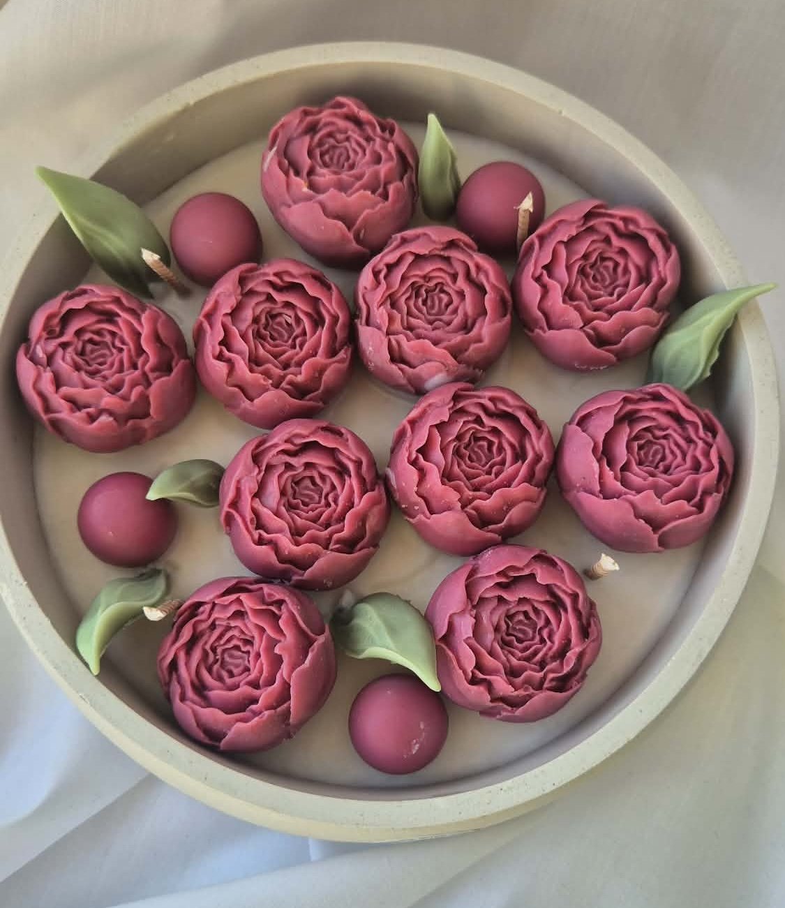 Žvakė Gipso Indelyje - Bijūnų glėbyje