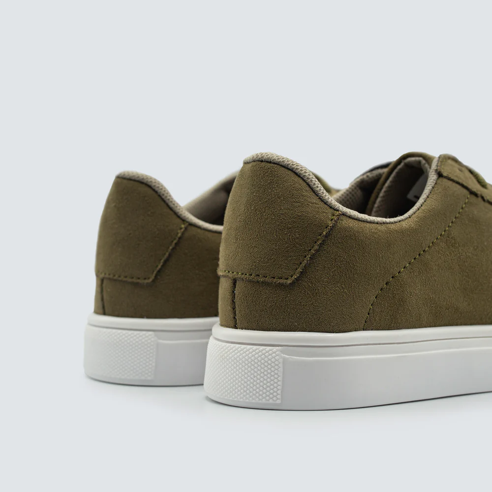 Tenis casual color musgo