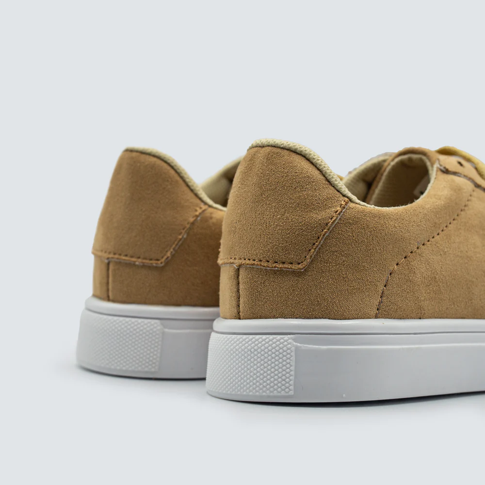 Tenis casual de gamuza