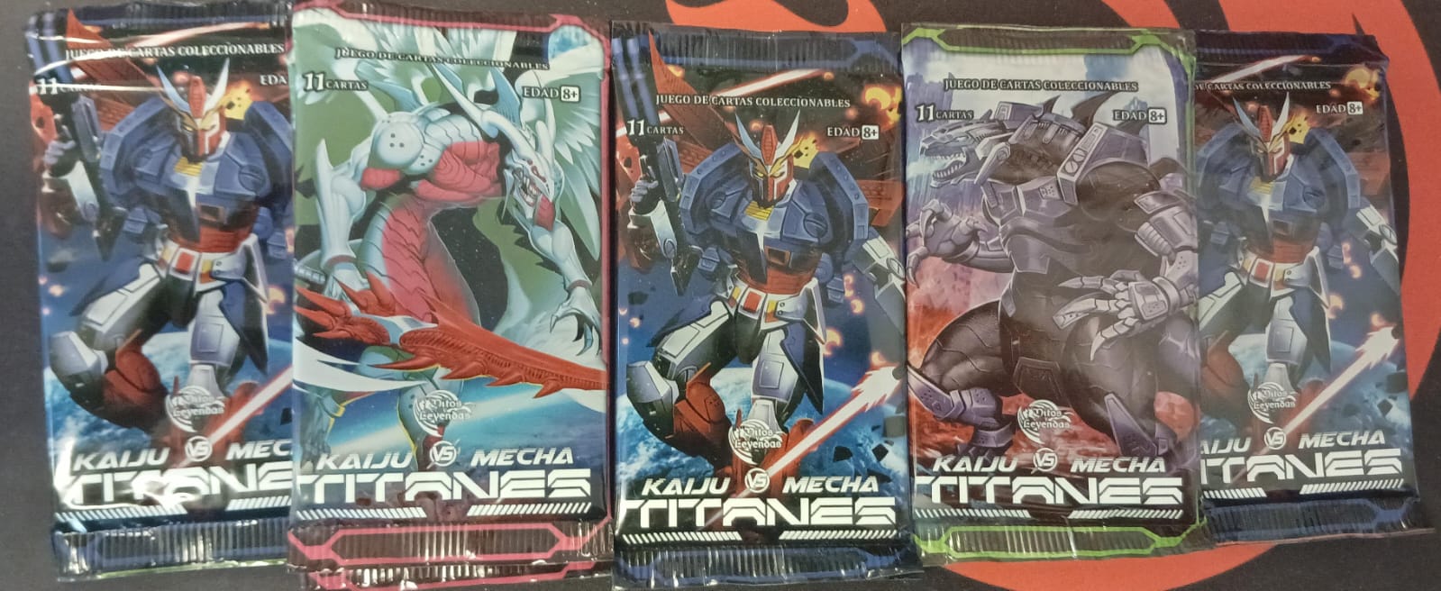 Kaiju VS Mecha Titanes MYL sobre 