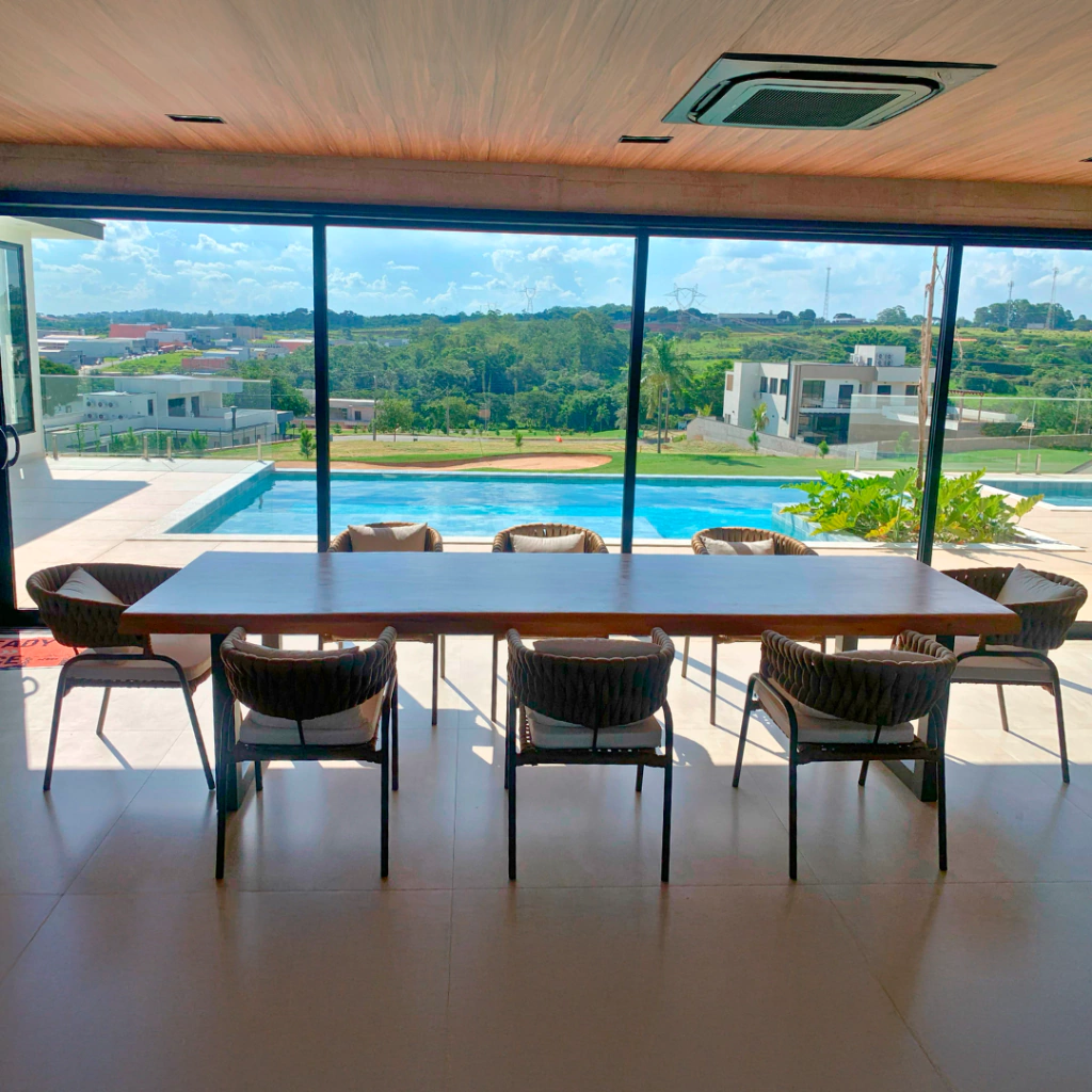 Mesa de jantar de madeira maciça Alpha