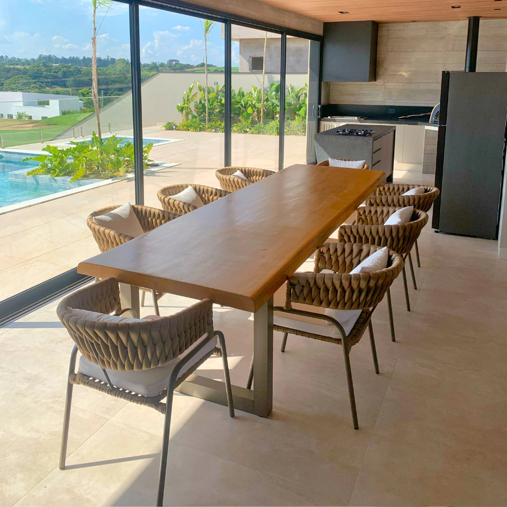 Mesa de jantar de madeira maciça Alpha