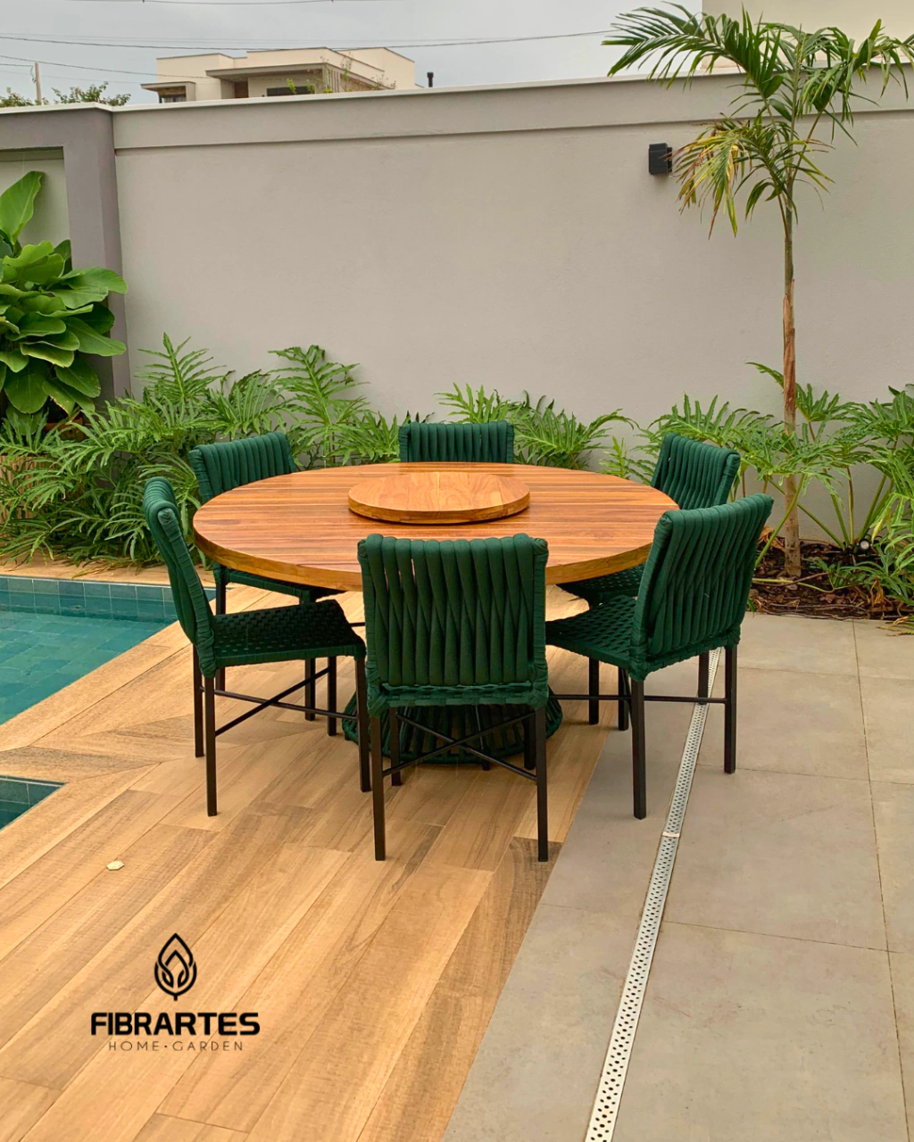 CONJUNTO MESA PEQUIM COM CADERIAS ATLANTA EM TRICO NÁUTICO.