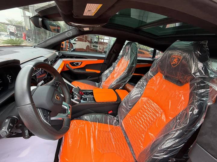 LAMBORGHINI URUS 2021